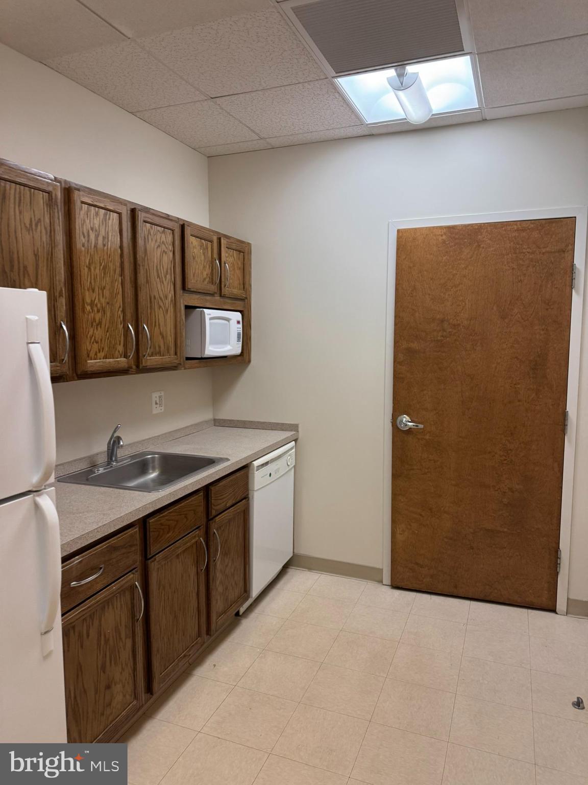 1801 ROBERT FULTON DRIVE 220