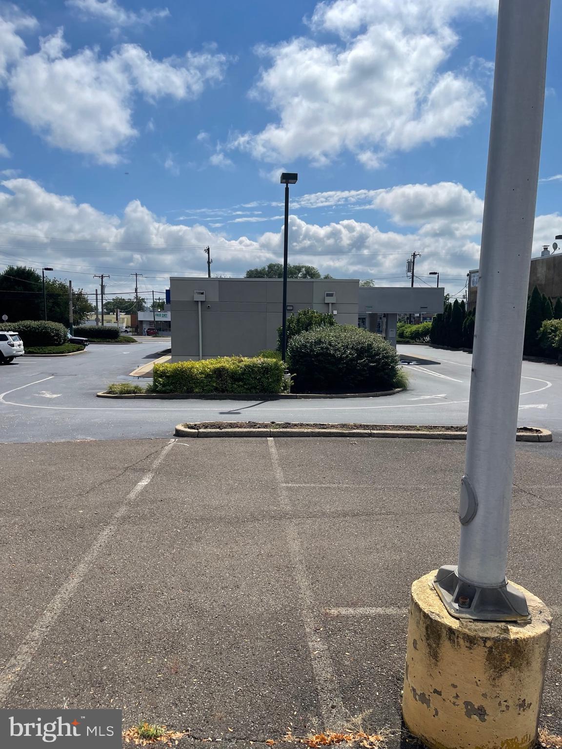 HOLMESBURG - Commercial Sale