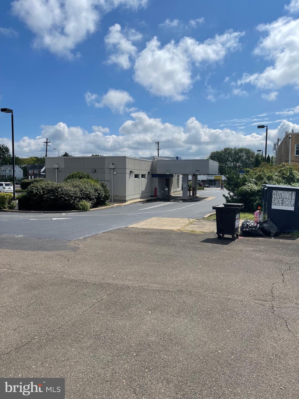 HOLMESBURG - Commercial Sale