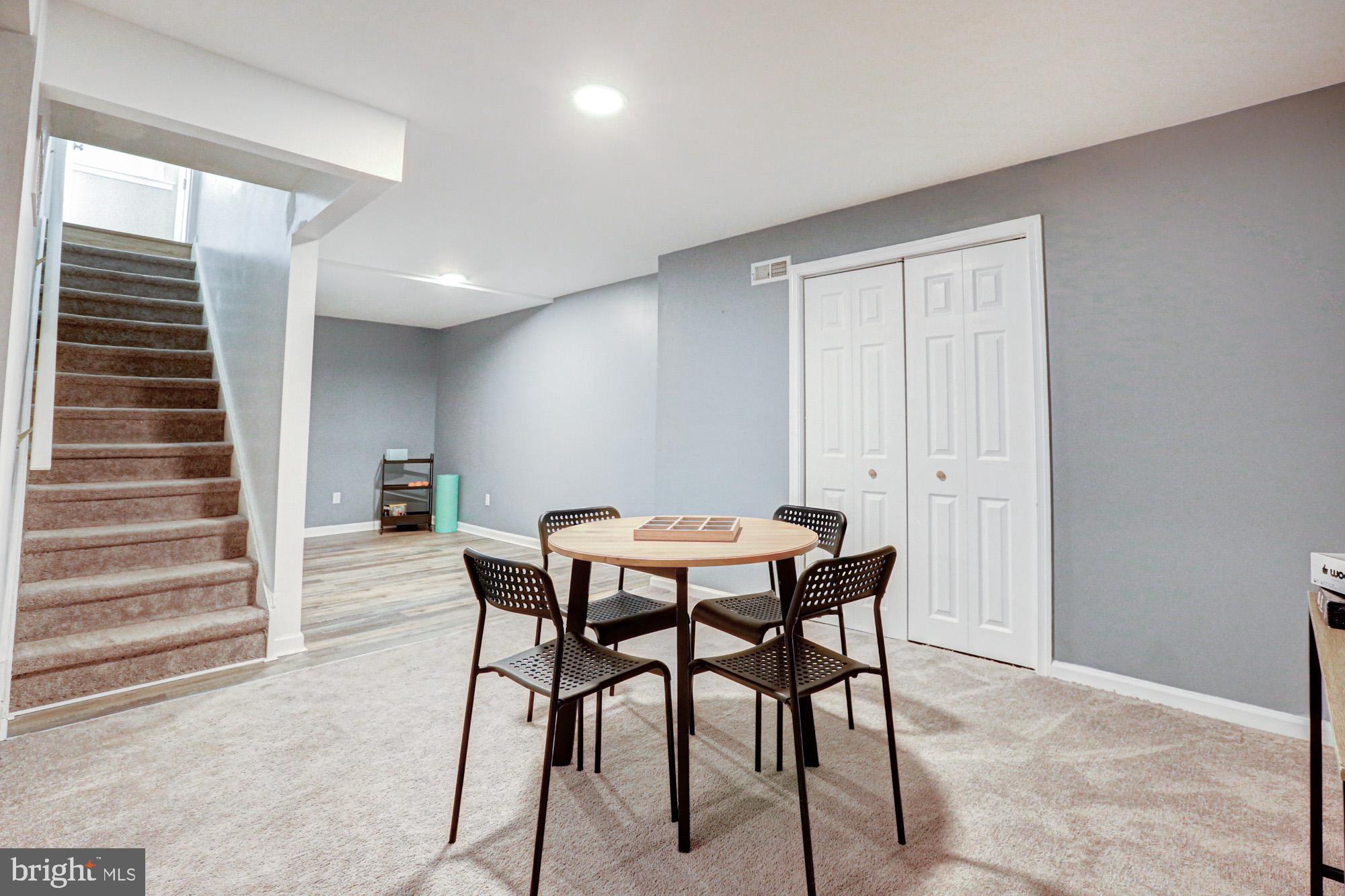 LAKESIDE - Residential