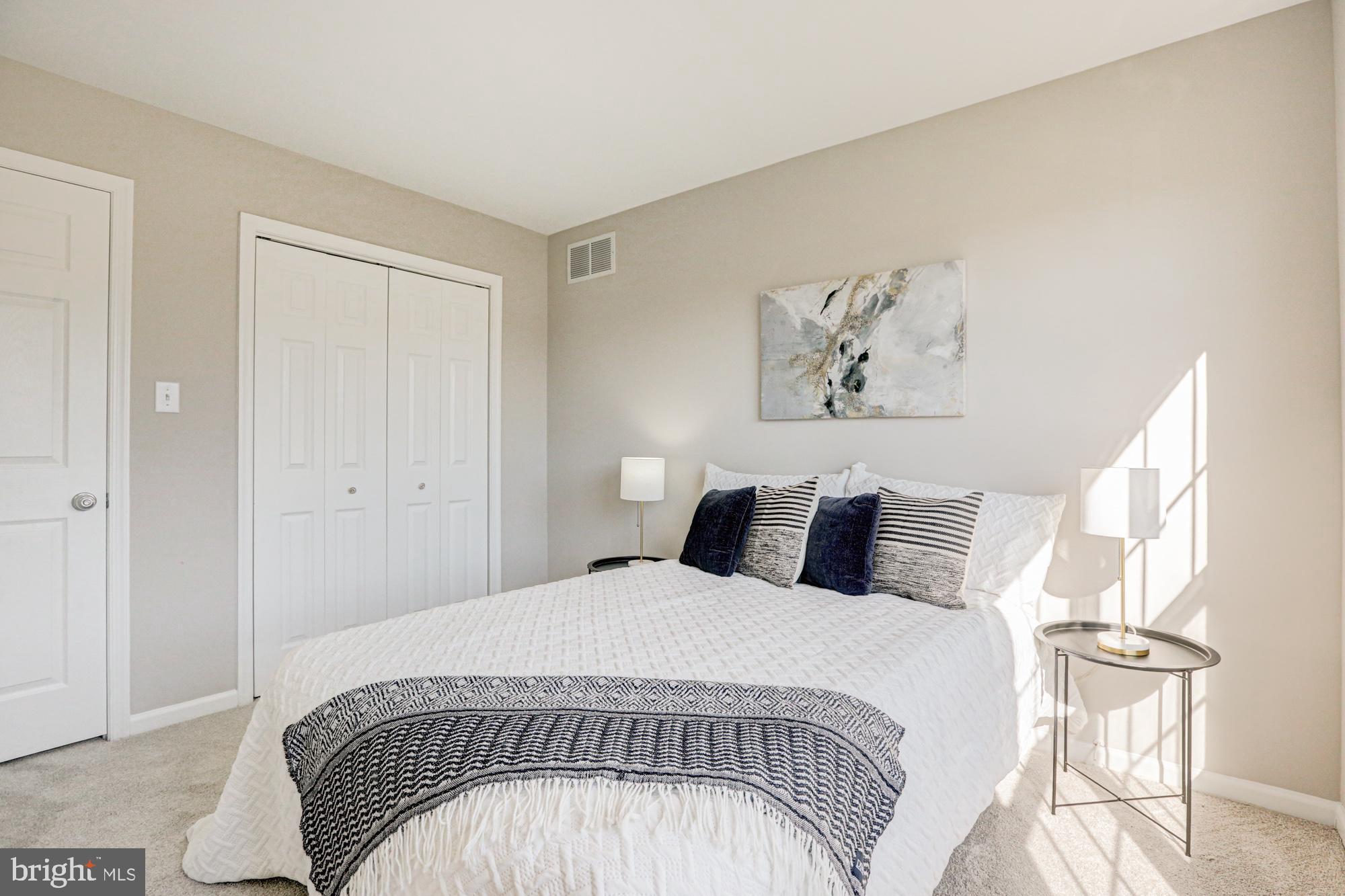 LAKESIDE - Residential