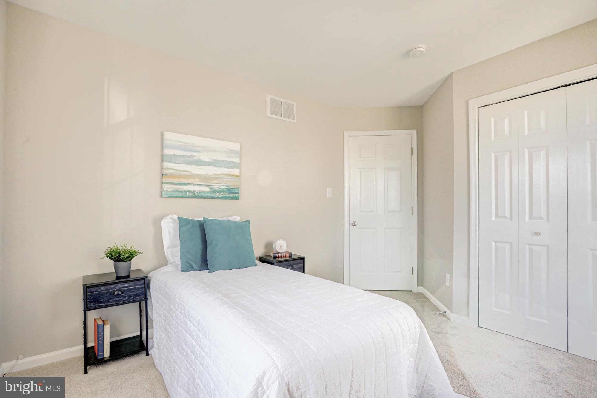 LAKESIDE - Residential