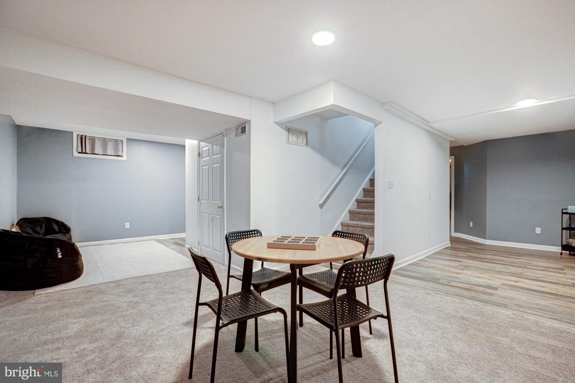 LAKESIDE - Residential