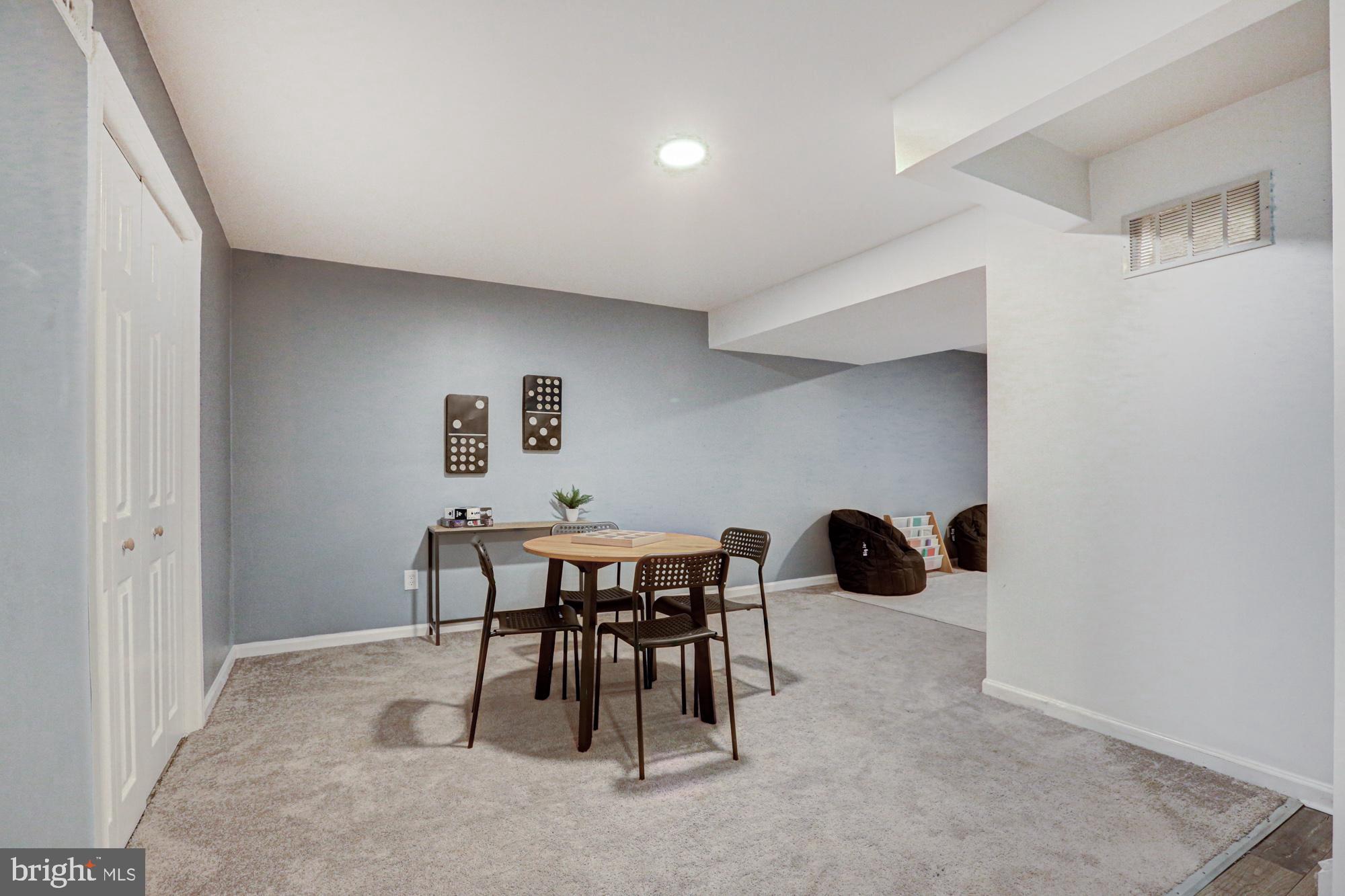 LAKESIDE - Residential