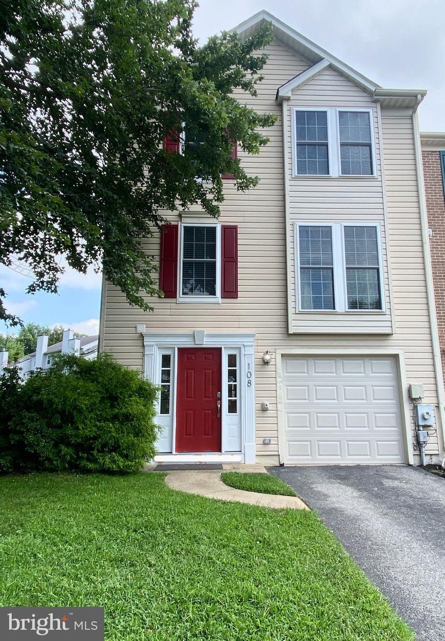 This end-unit townhome in the desirable community of Limestone Hills West is ready for new residents.  This home features 3 bedrooms, 2 full baths, and one half bath.  The entry level family room / office / guest bedroom on the entry level floor provides flexibility.  A powder room and laundry is also on this level, along with access to the garage.  The main living area offers a truly spacious living room, a dining room, and a true cook's dream of a kitchen.  Sliders just off the dining area give access to the handsome deck.  The upper floor has 3 bedrooms, one with a walk-in closet, and 2 bathrooms.  Brand new carpeting throughout.   This home shines!  A one-car garage with driveway parking--as well as designated overflow parking areas--provide convenience and accessibility.  The Pike Creek area is desirable because of its nearby shopping and dining options, parks, and easy access to main and back road commutes.  This is a gem of a home in Pike Creek.