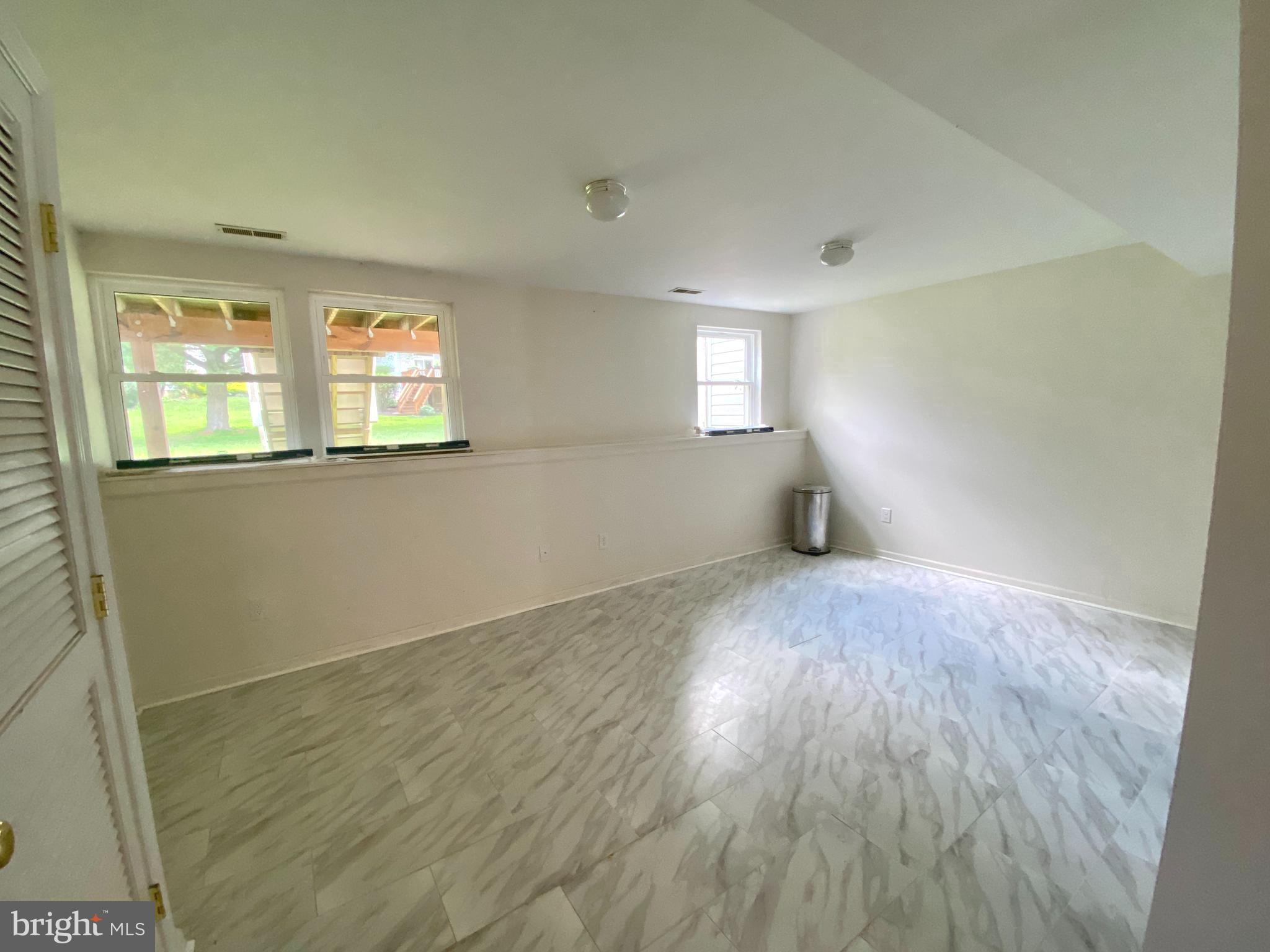 LIMESTONE HILLS WEST - Residential Lease