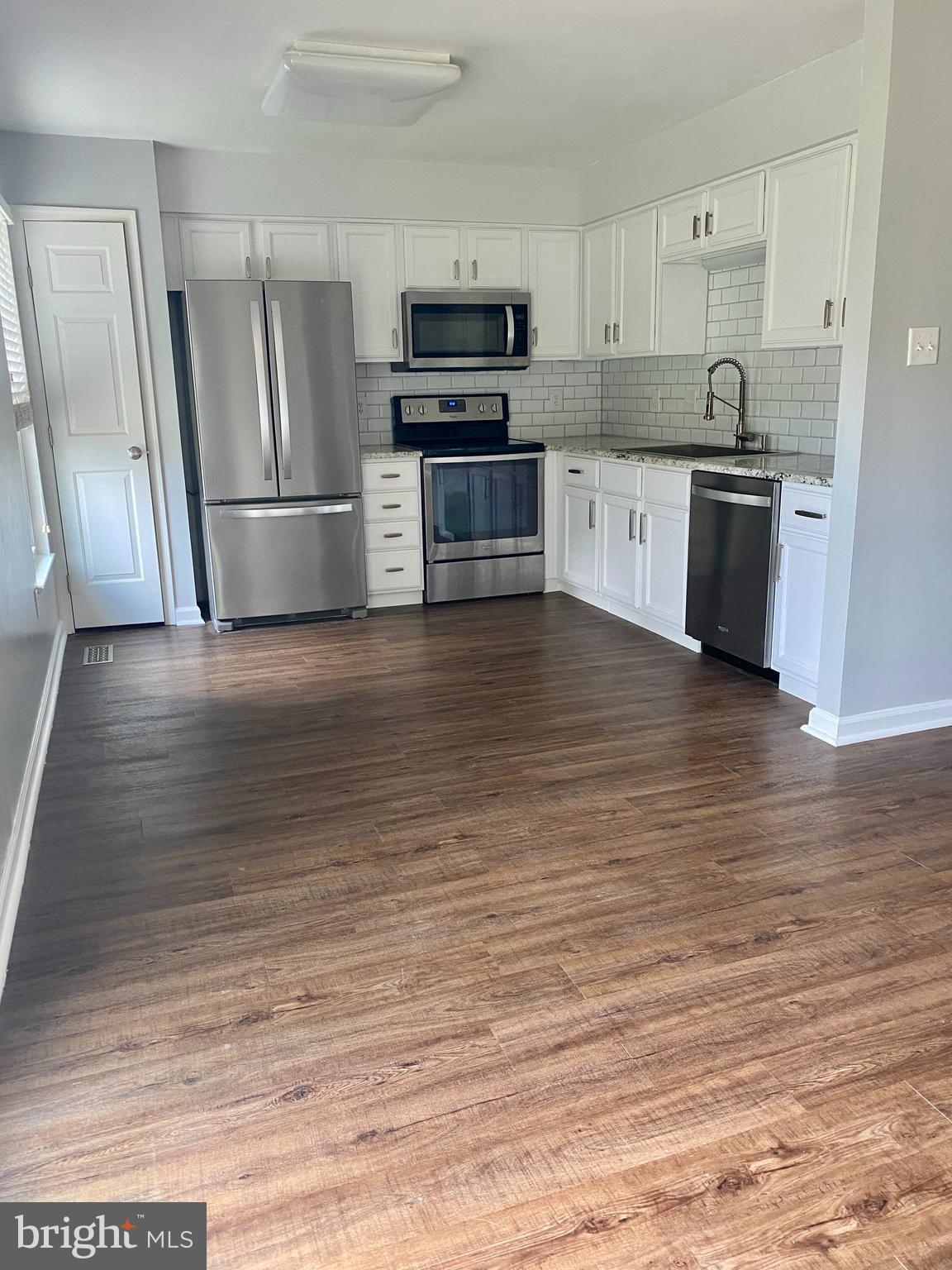 LIMESTONE HILLS WEST - Residential Lease