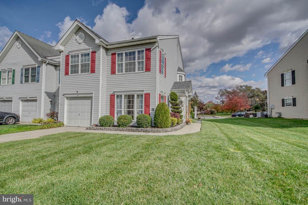 Photo of 10 Muirfield Court, BLACKWOOD, NJ 08012 (MLS # NJCD2105144)