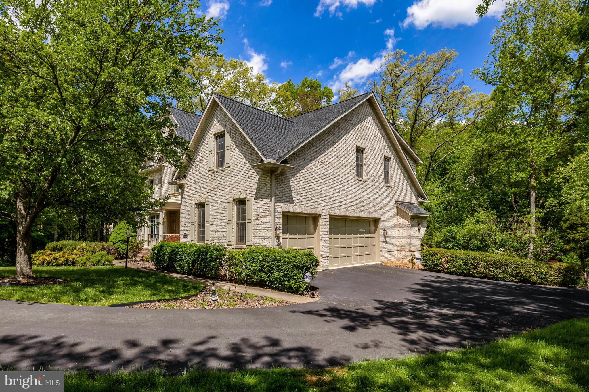 1051 NORTHFALLS COURT