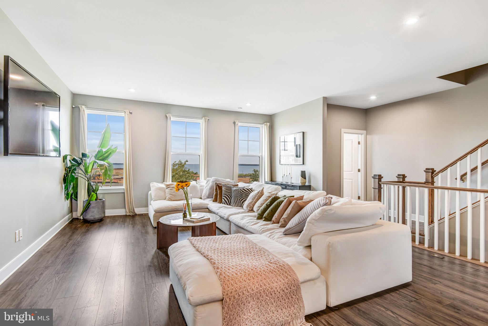 1672 SANDPIPER BAY LOOP