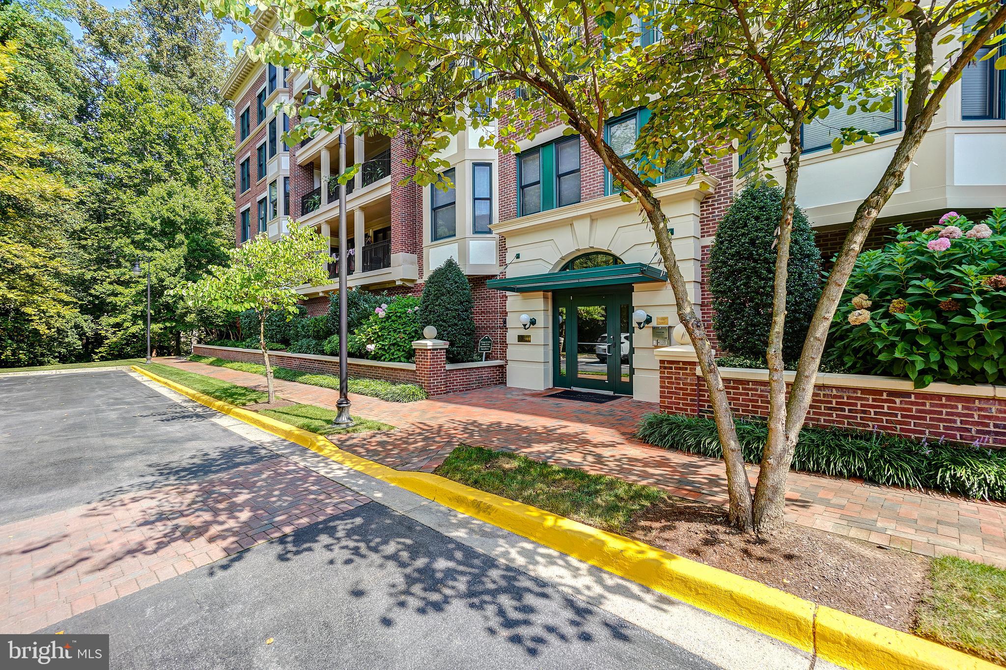 STRATHMORR PARK AT GROSVENOR - Residential