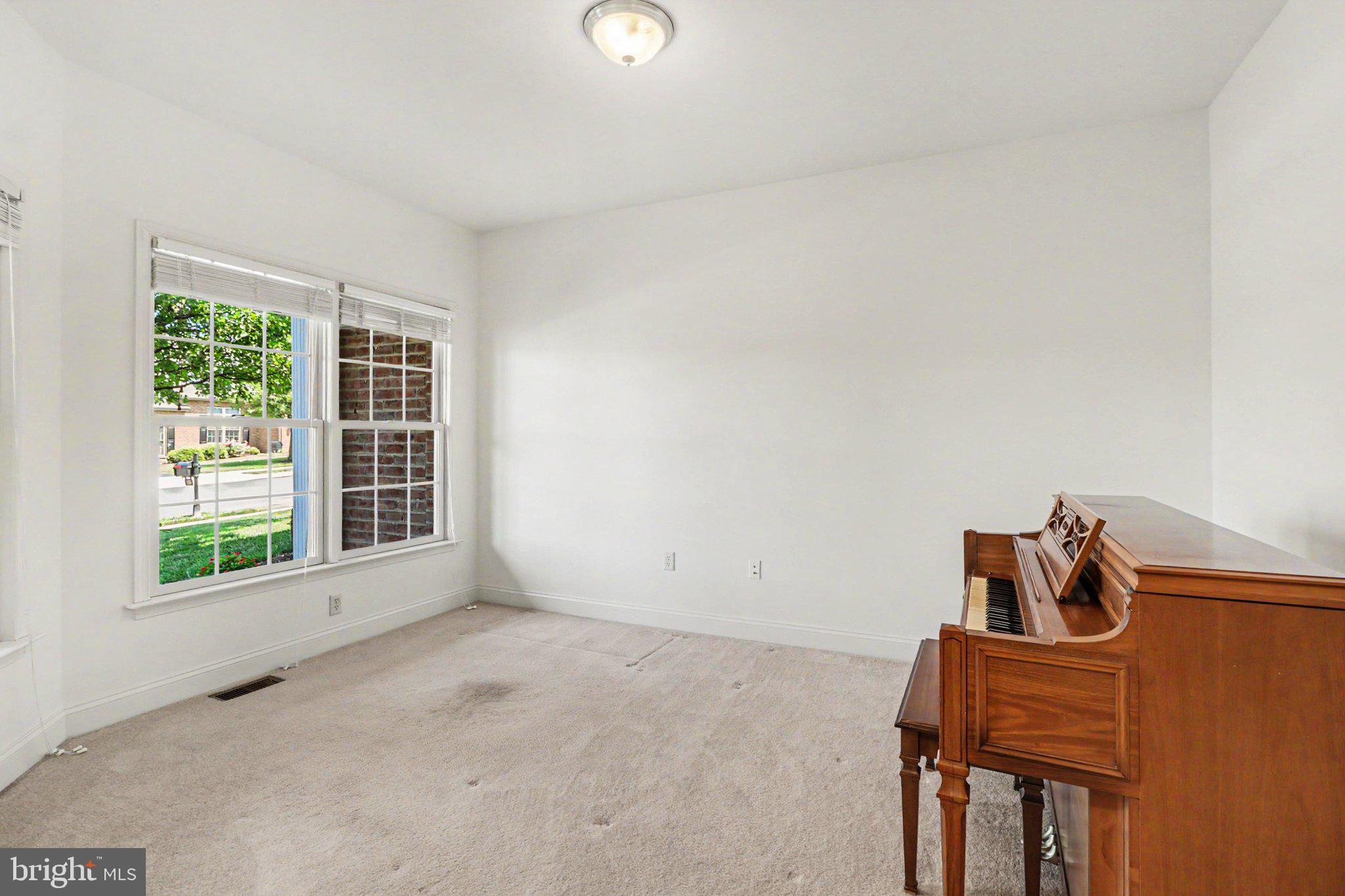 1530 AMHERST COURT