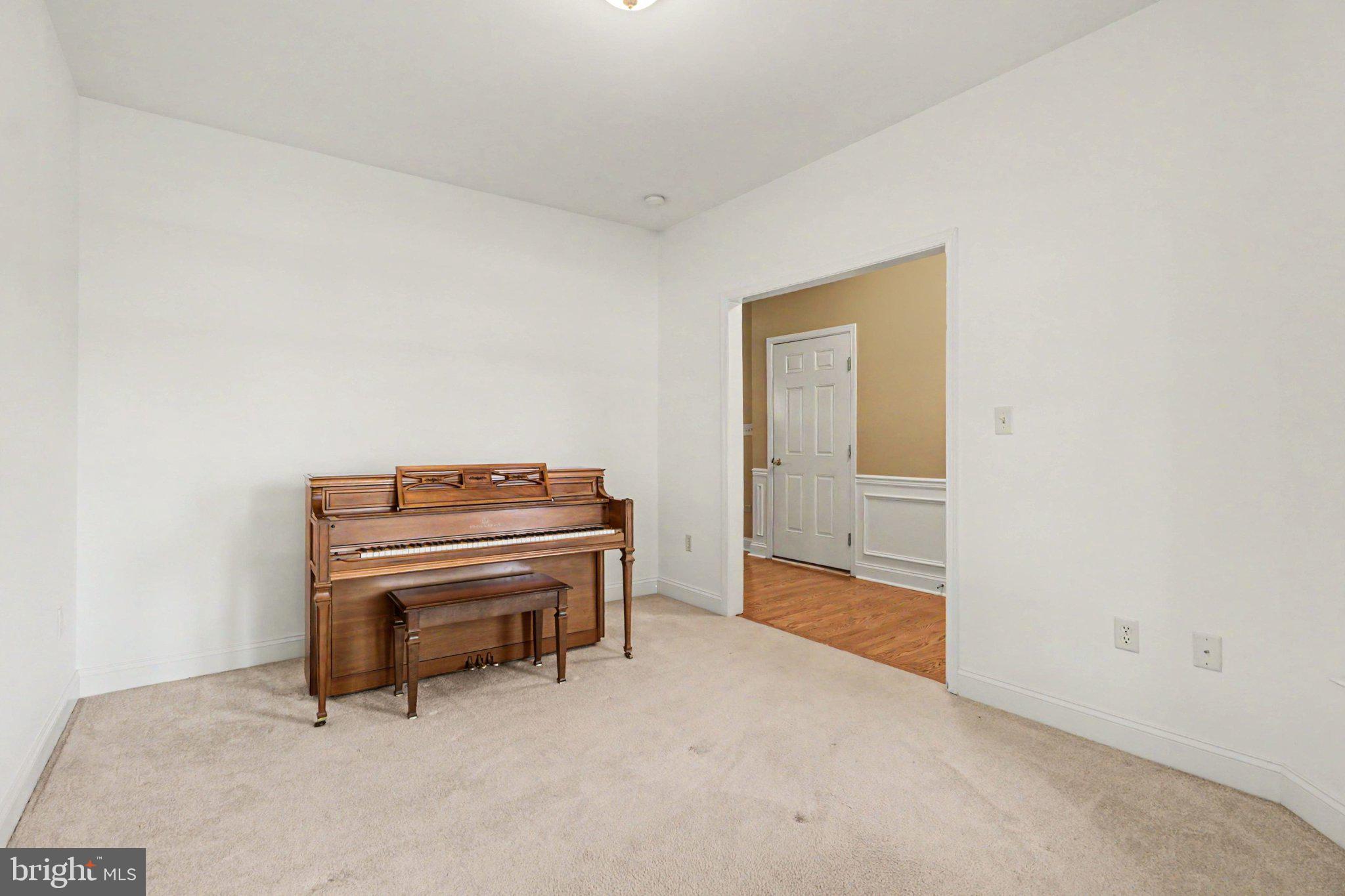 1530 AMHERST COURT