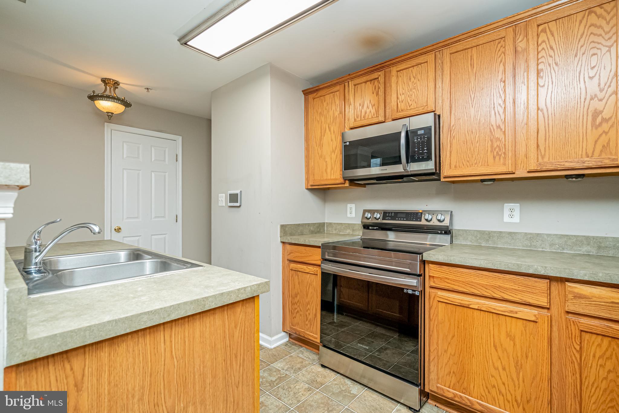 COUNTY CENTER CONDOS - Residential Lease