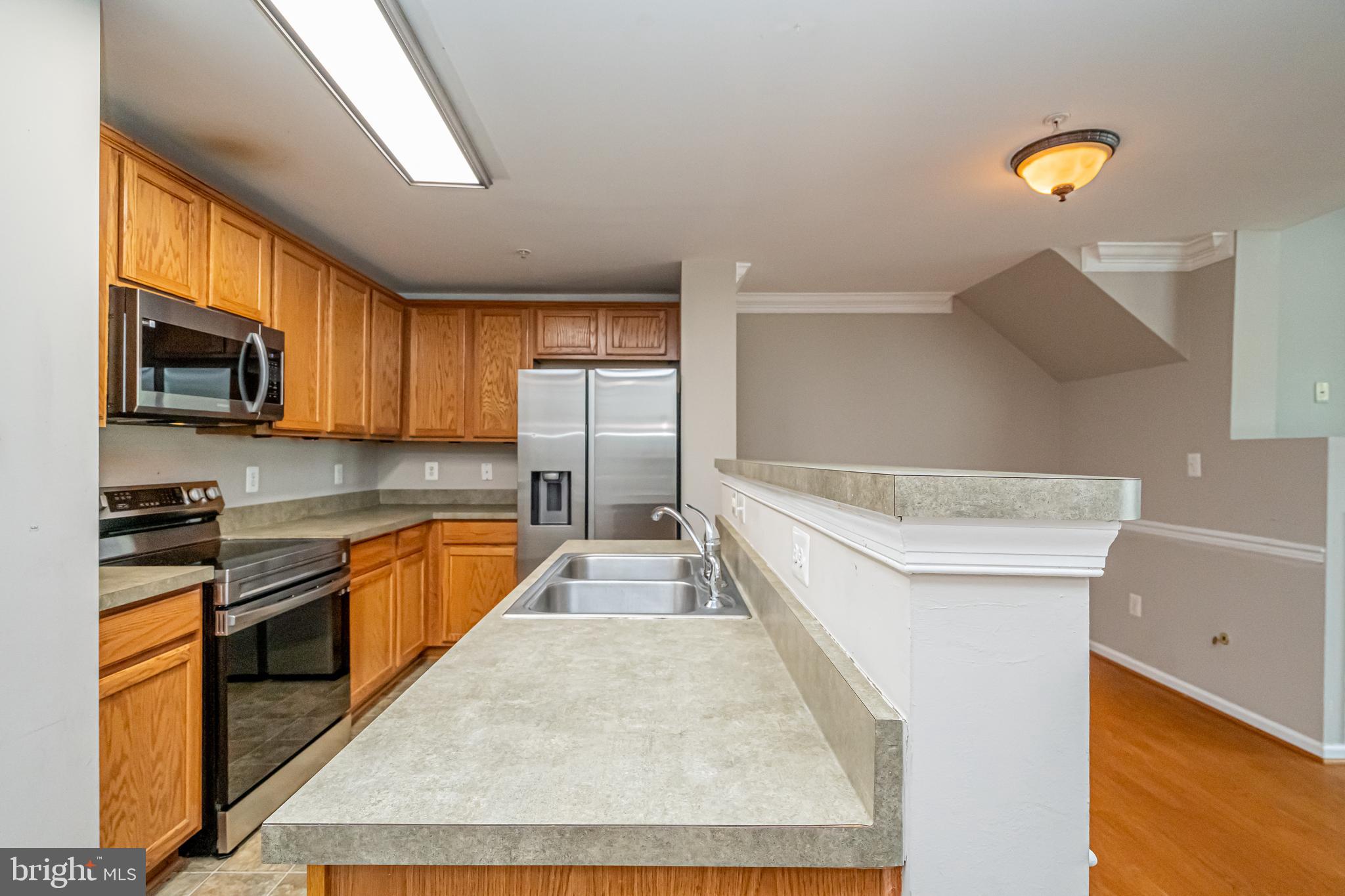 COUNTY CENTER CONDOS - Residential Lease