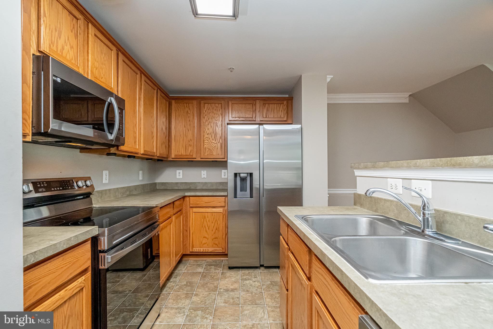 COUNTY CENTER CONDOS - Residential Lease