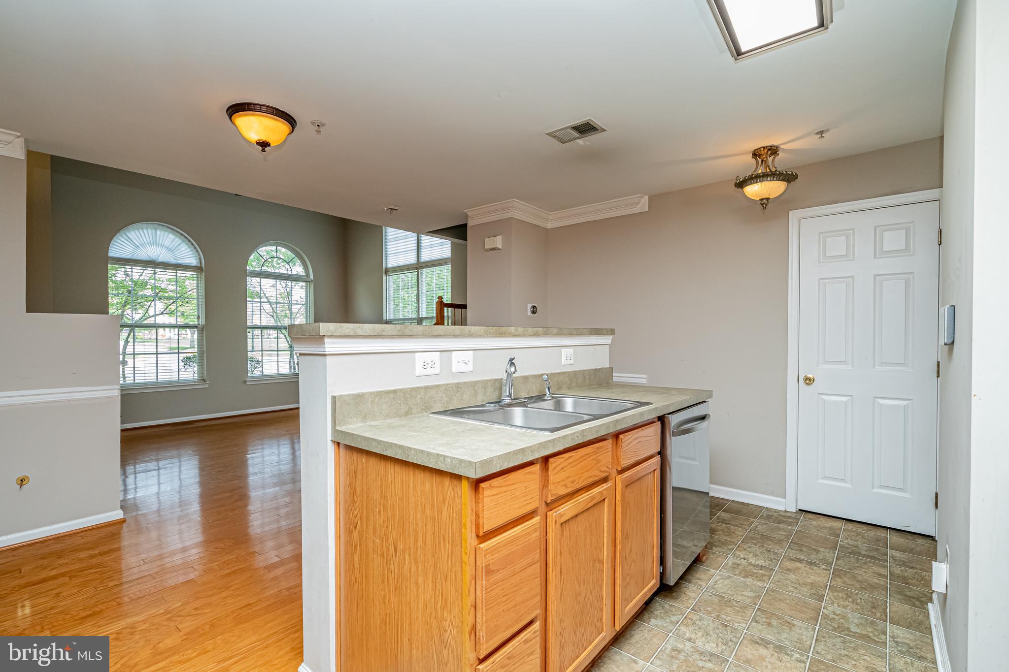 COUNTY CENTER CONDOS - Residential Lease