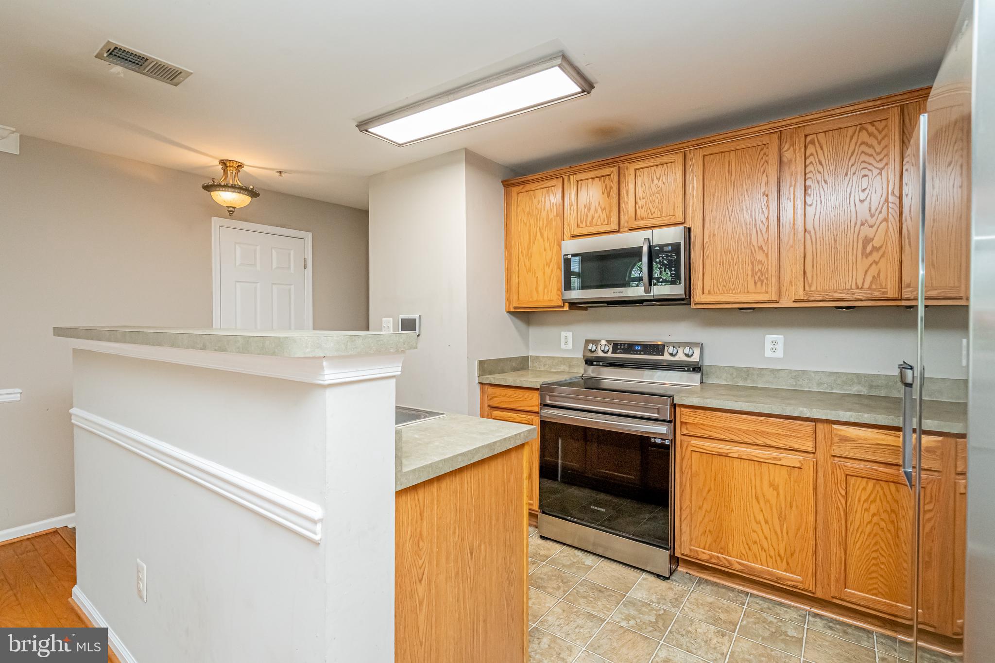 COUNTY CENTER CONDOS - Residential Lease