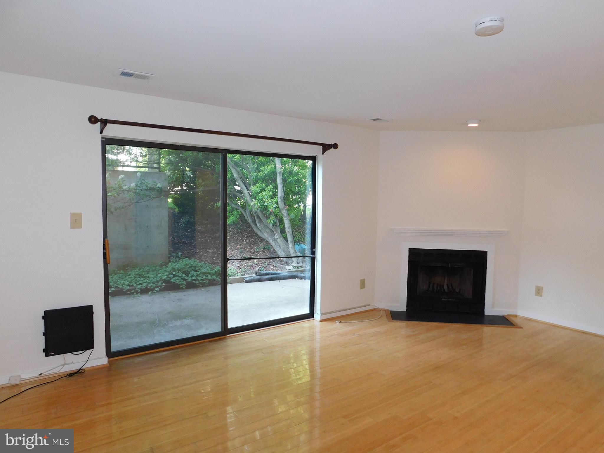 CITY COMMONS - Residential Lease