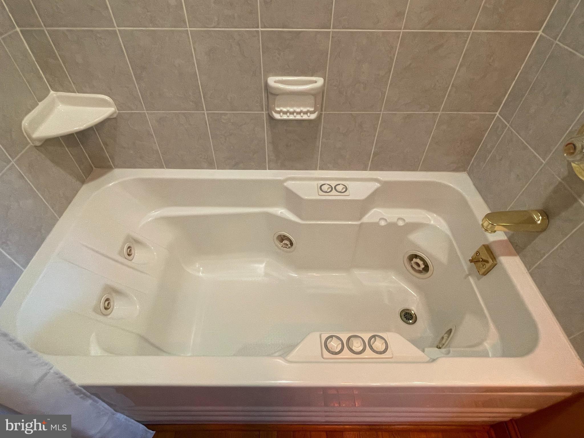 MILMONT PARK - Commercial Sale