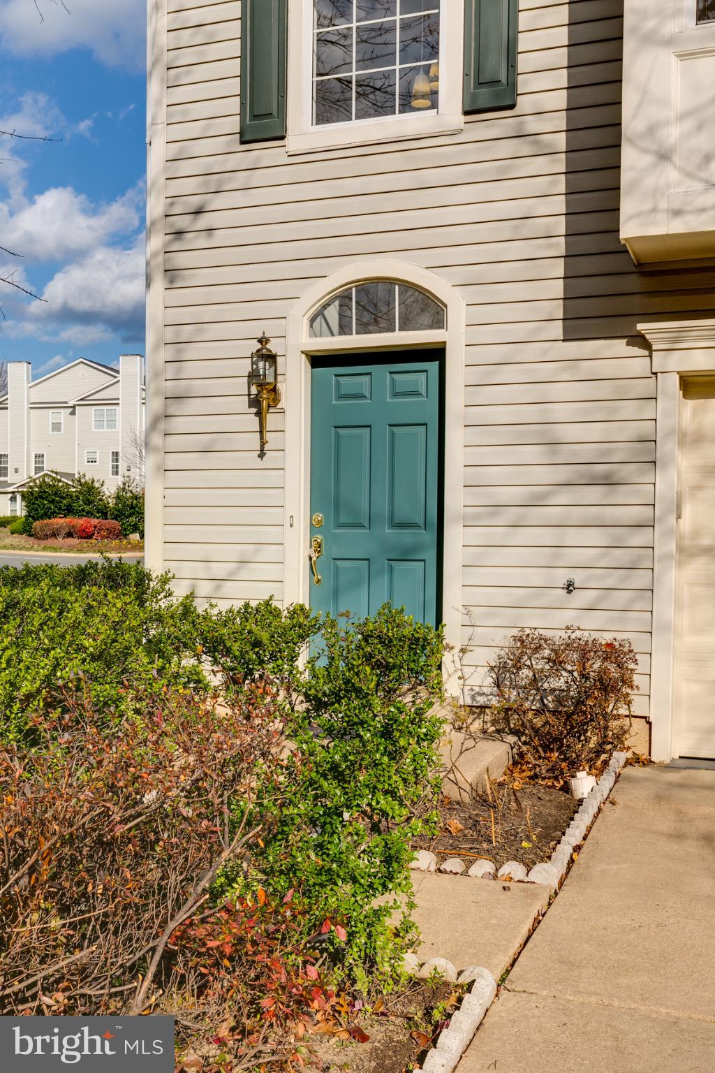 2466 CLOVER FIELD CIRCLE