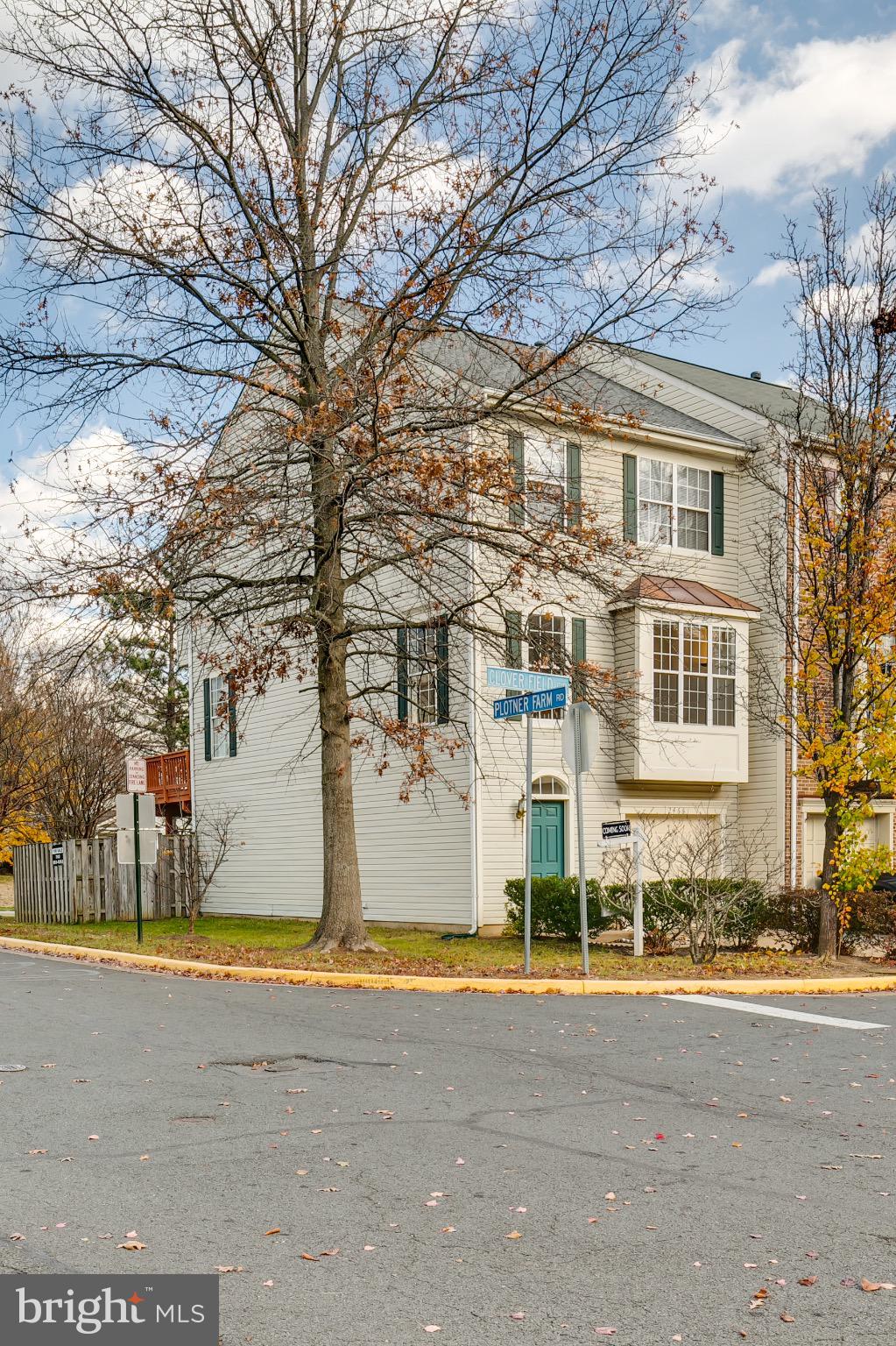 2466 CLOVER FIELD CIRCLE