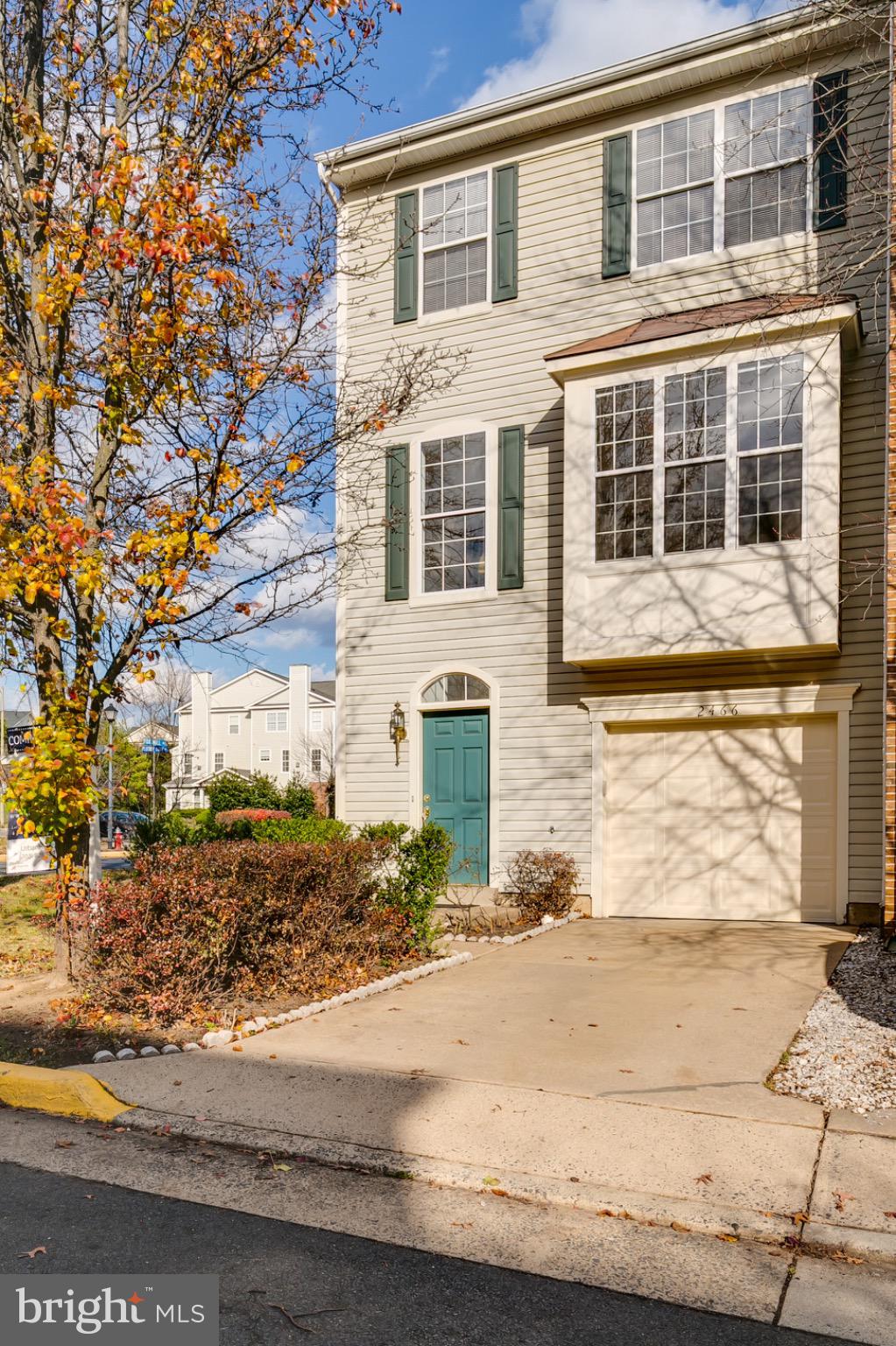 2466 CLOVER FIELD CIRCLE