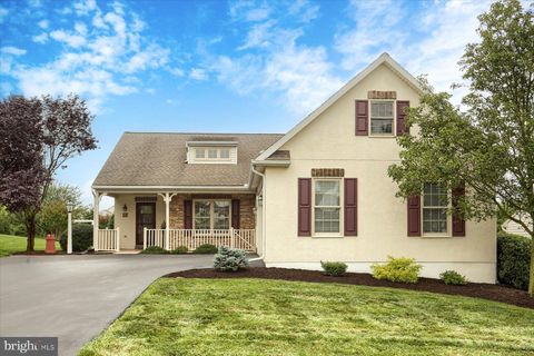 Photo of 802 Heather Ridge, MANHEIM, PA 17545 (MLS # PALA2073186)