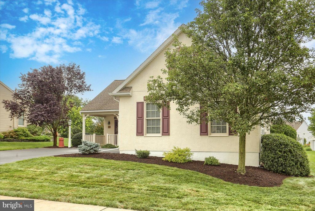 Photo of 802 Heather Ridge, MANHEIM, PA 17545 (MLS # PALA2073186)