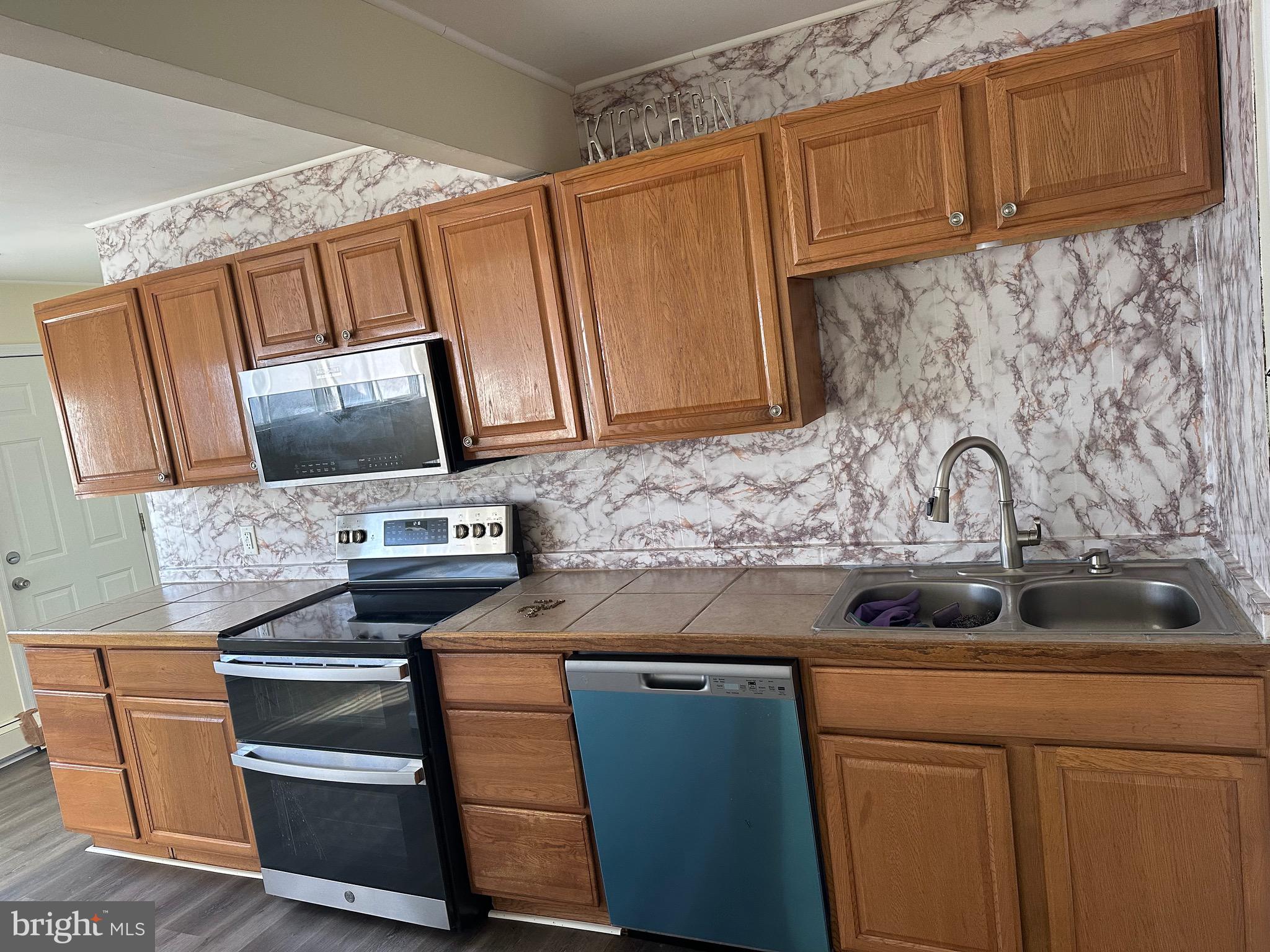 VERMILION HILL - Residential Lease