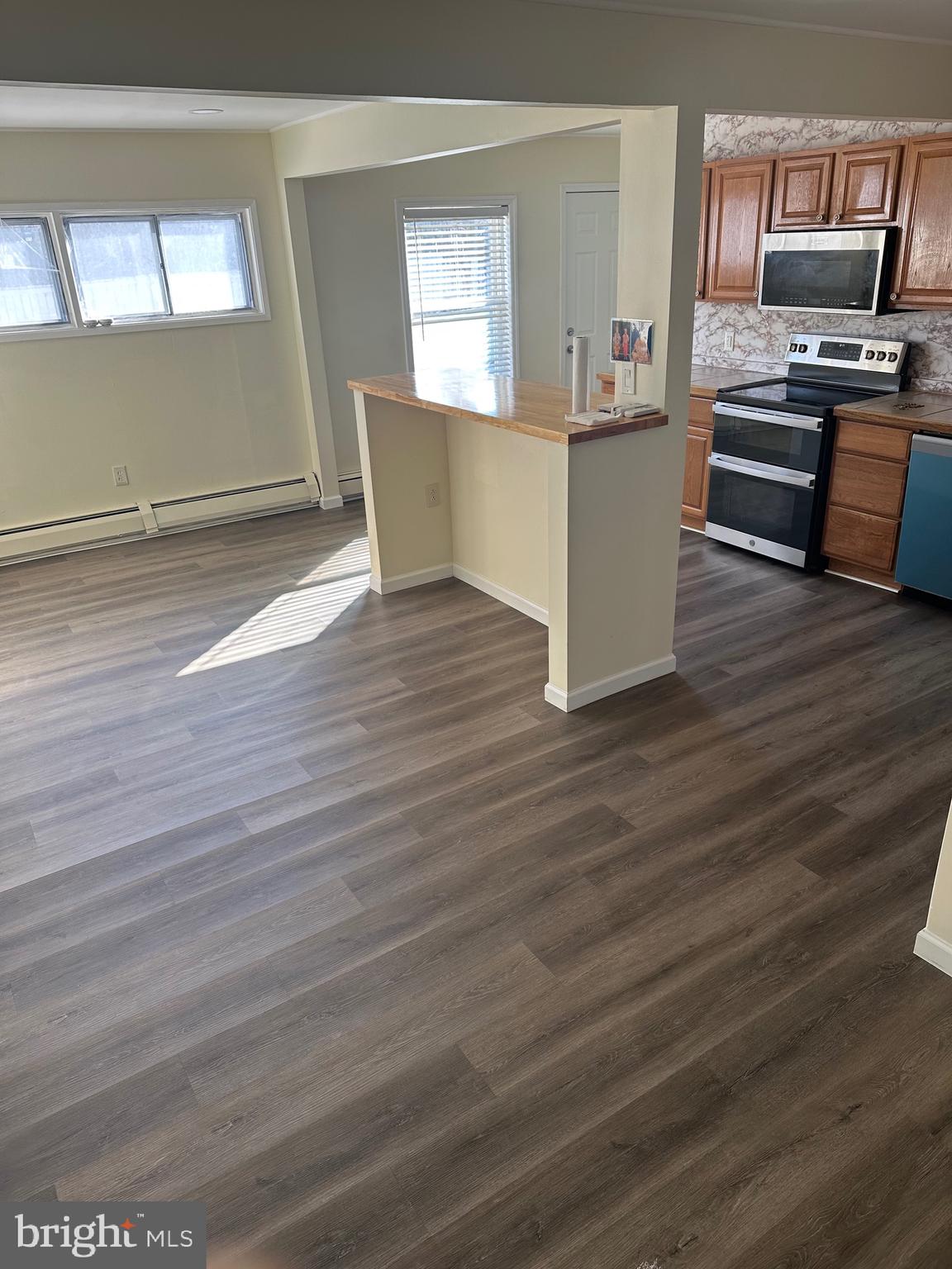 VERMILION HILL - Residential Lease