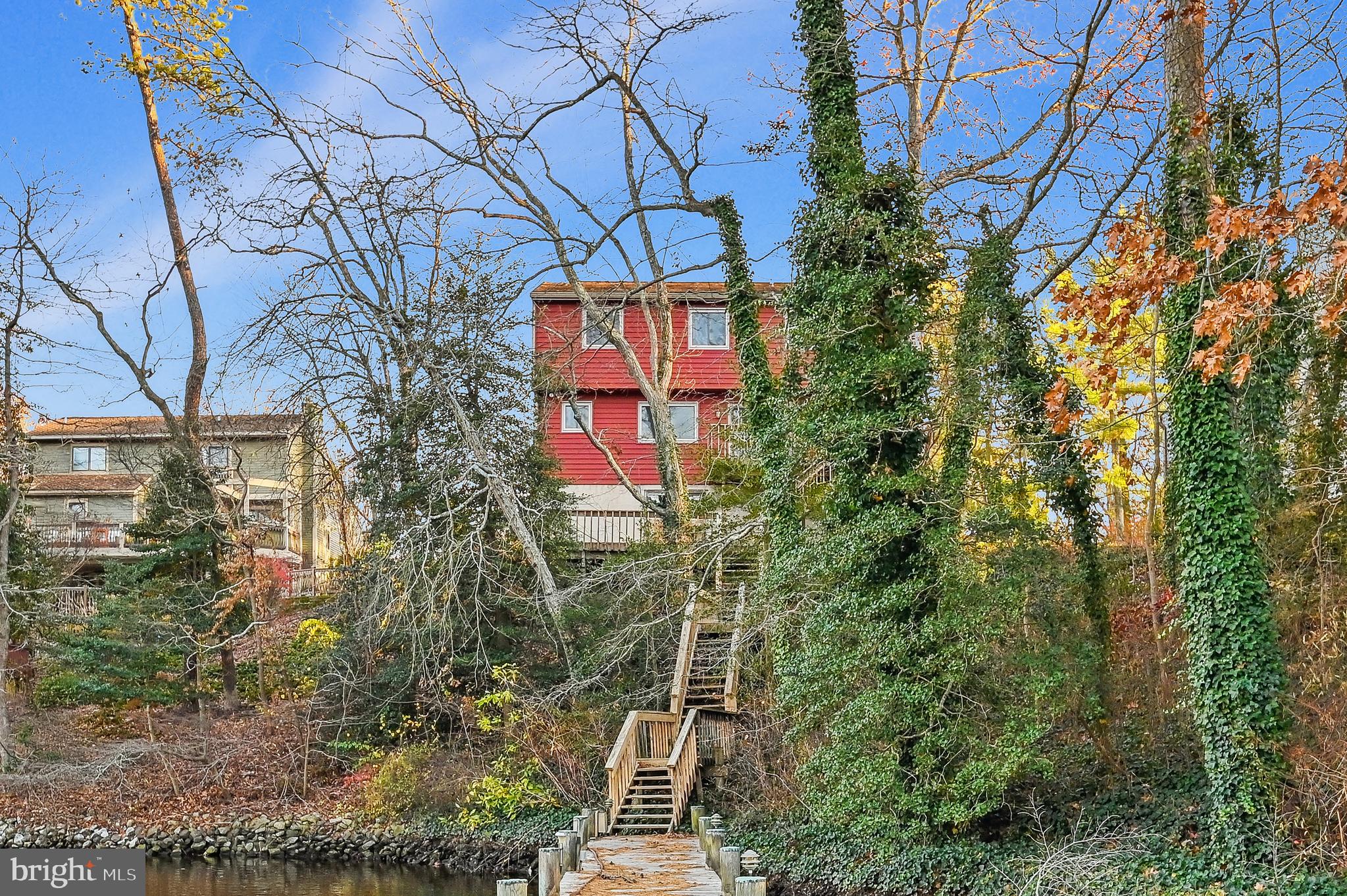 276 CAPOTE COURT W