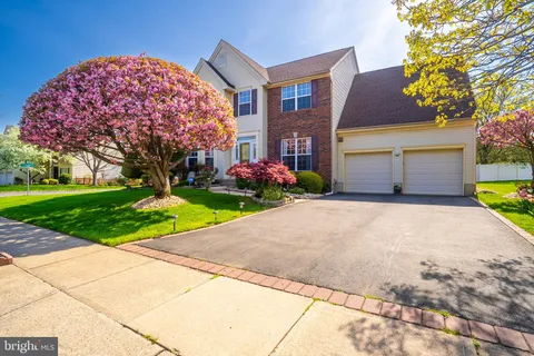 5 Larkspur Drive, Dayton, NJ MLS: NJMX2009150