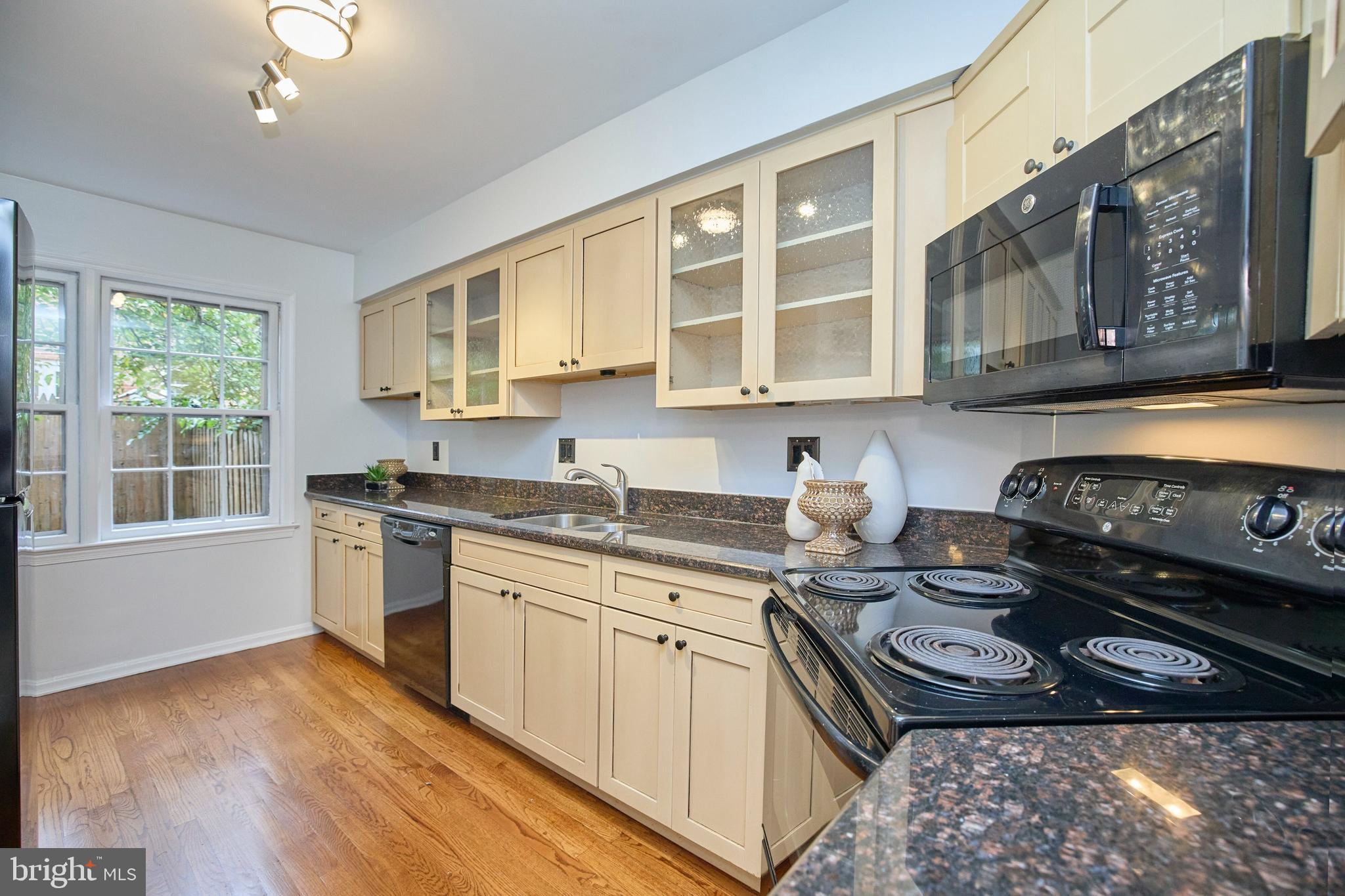 KENSINGTON SQUARE - Residential