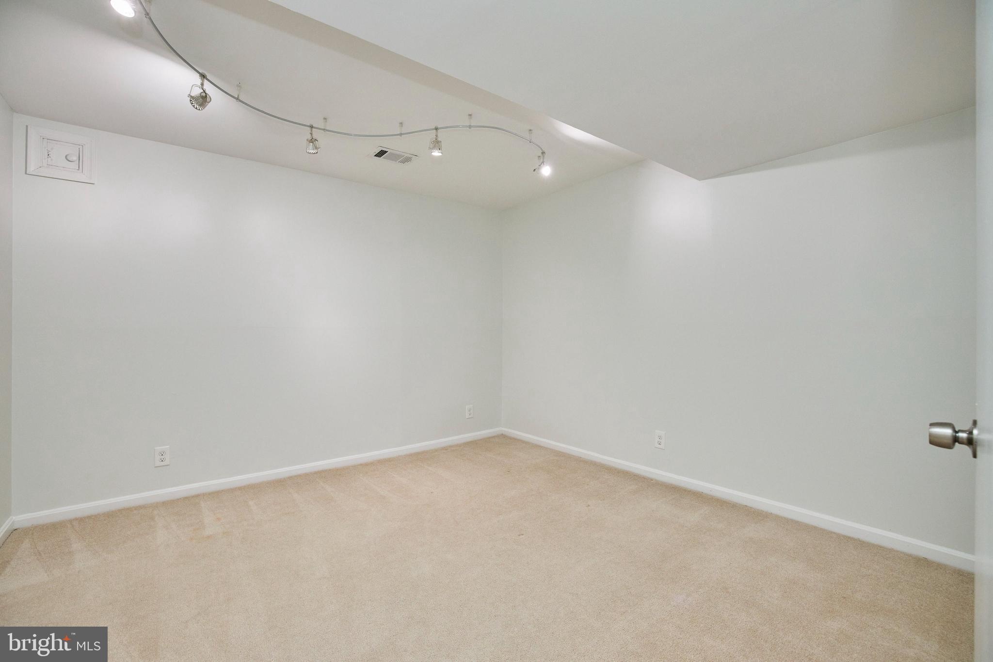 KENSINGTON SQUARE - Residential