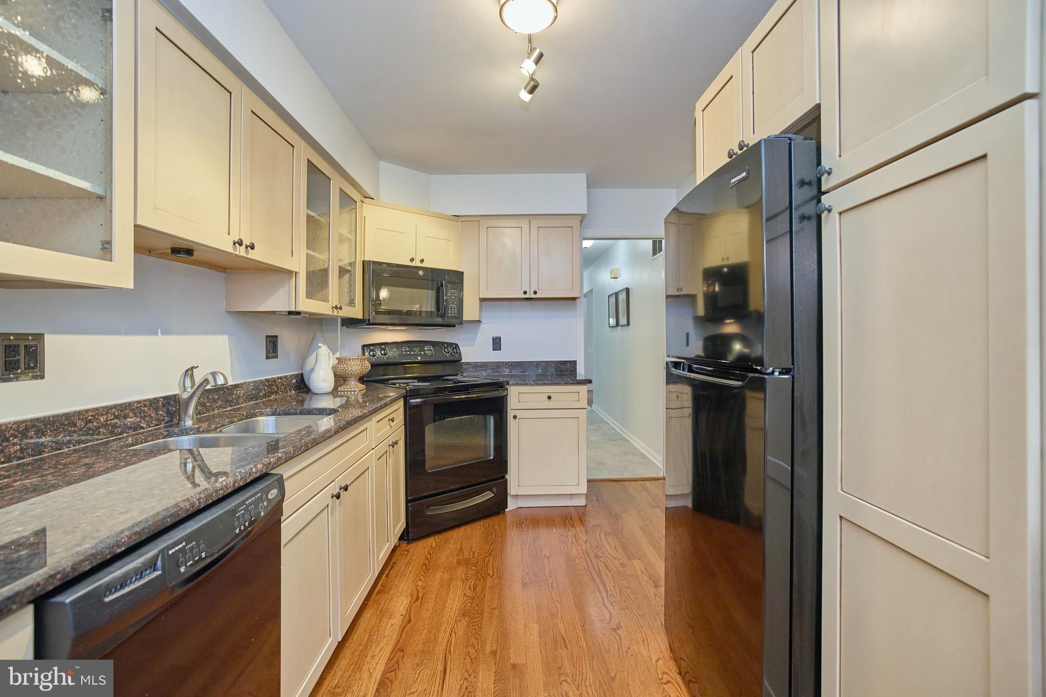 KENSINGTON SQUARE - Residential