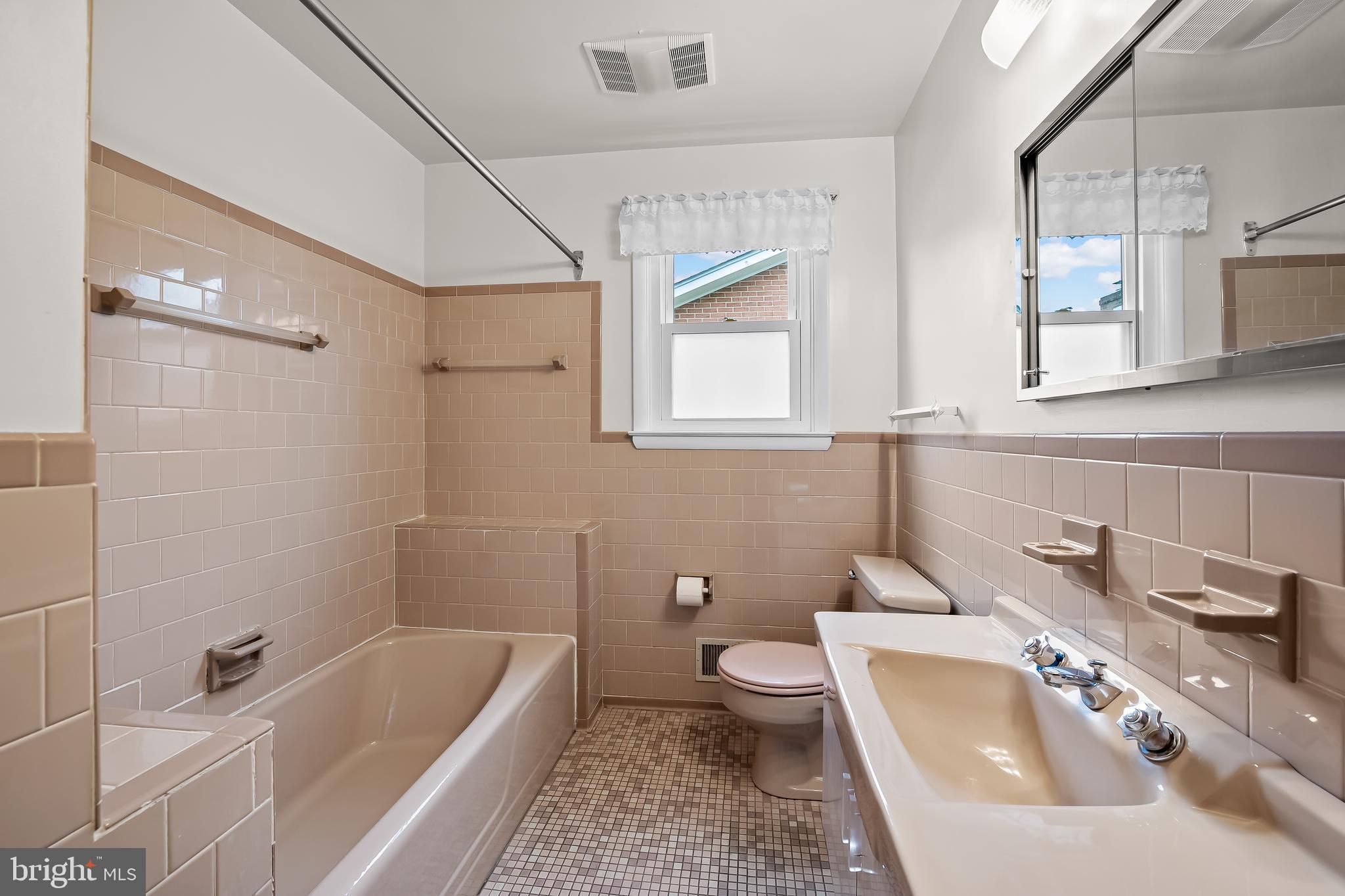 LILLIAN ESTATES - Residential