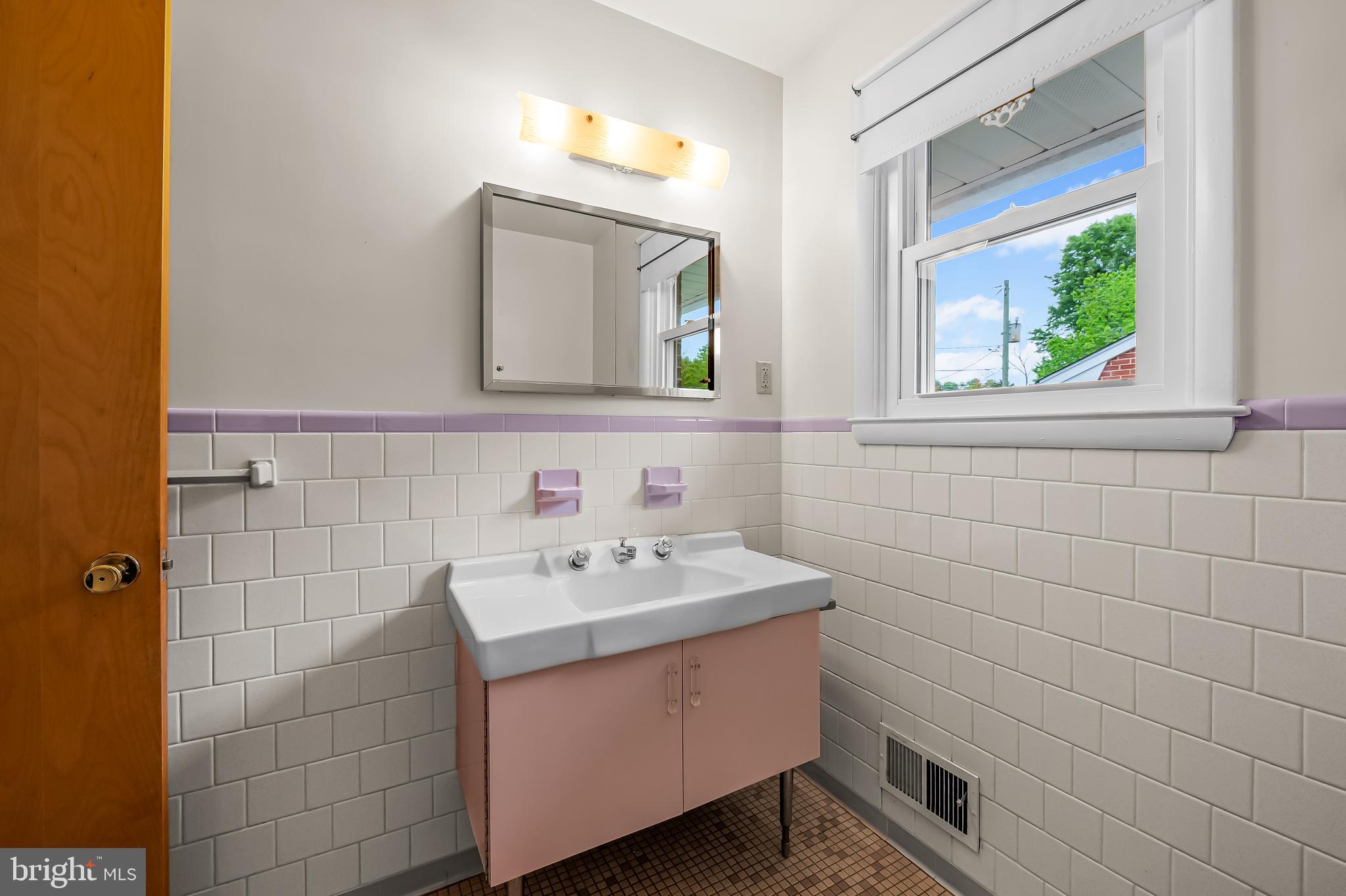 LILLIAN ESTATES - Residential