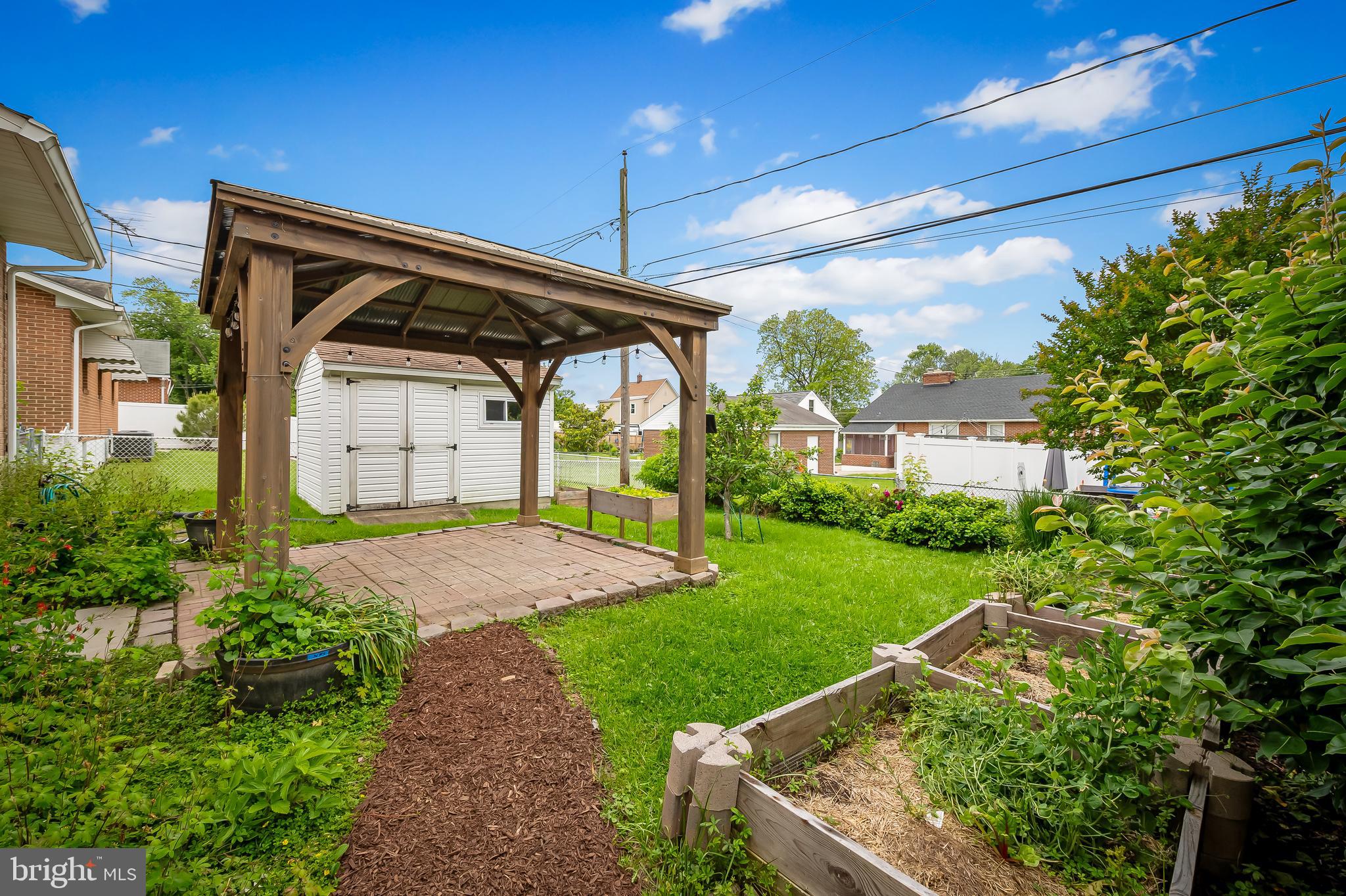 LILLIAN ESTATES - Residential