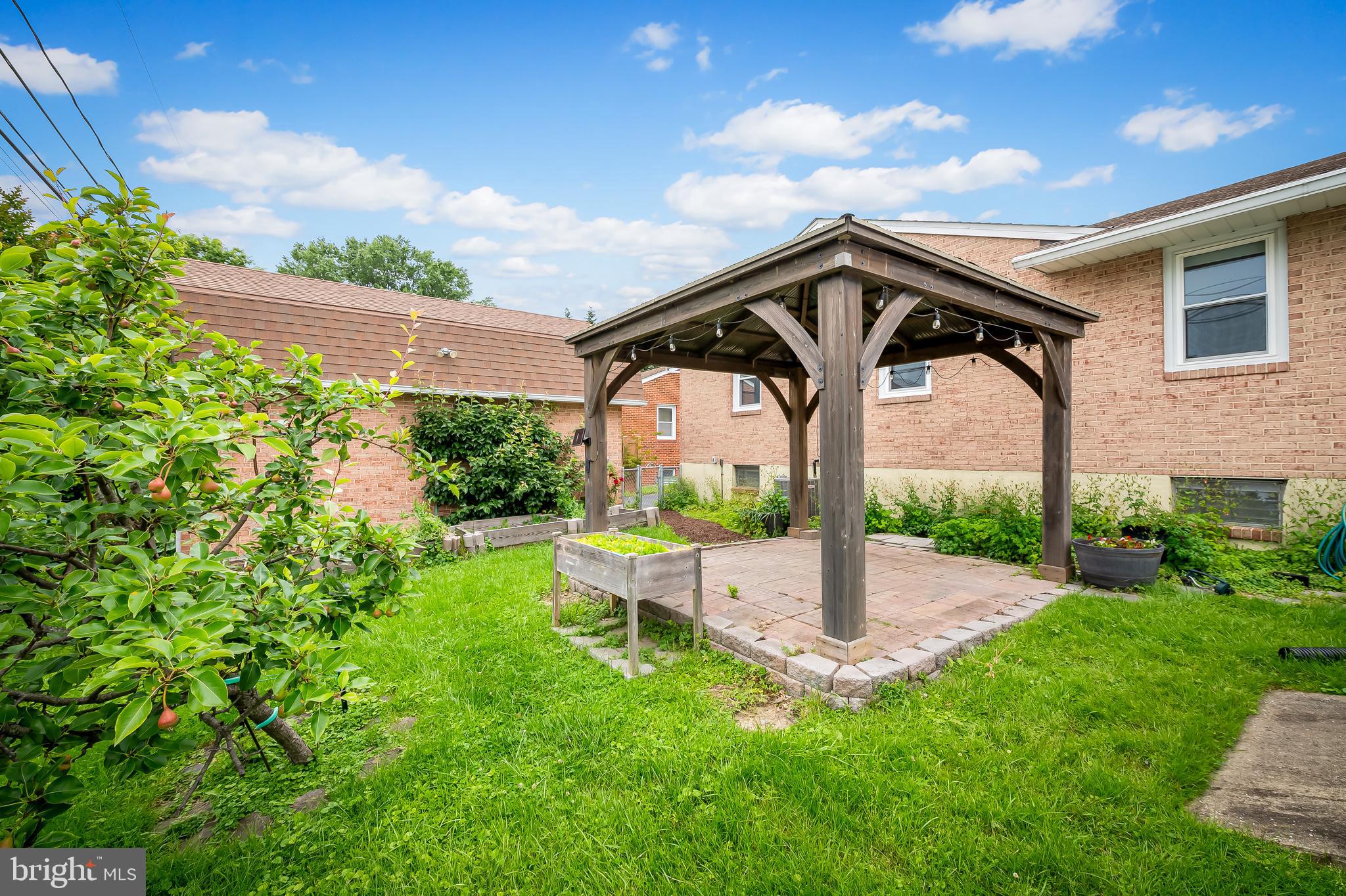 LILLIAN ESTATES - Residential