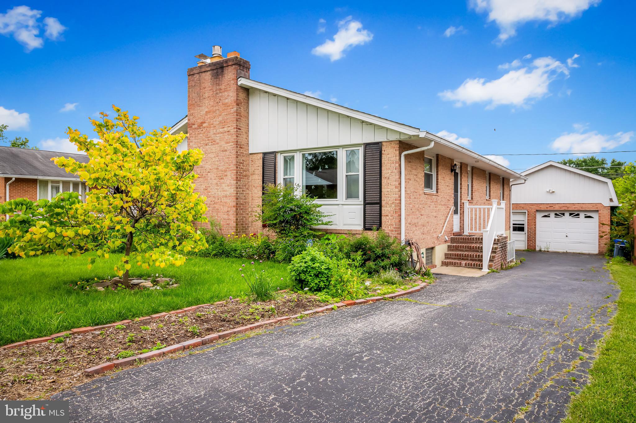 LILLIAN ESTATES - Residential