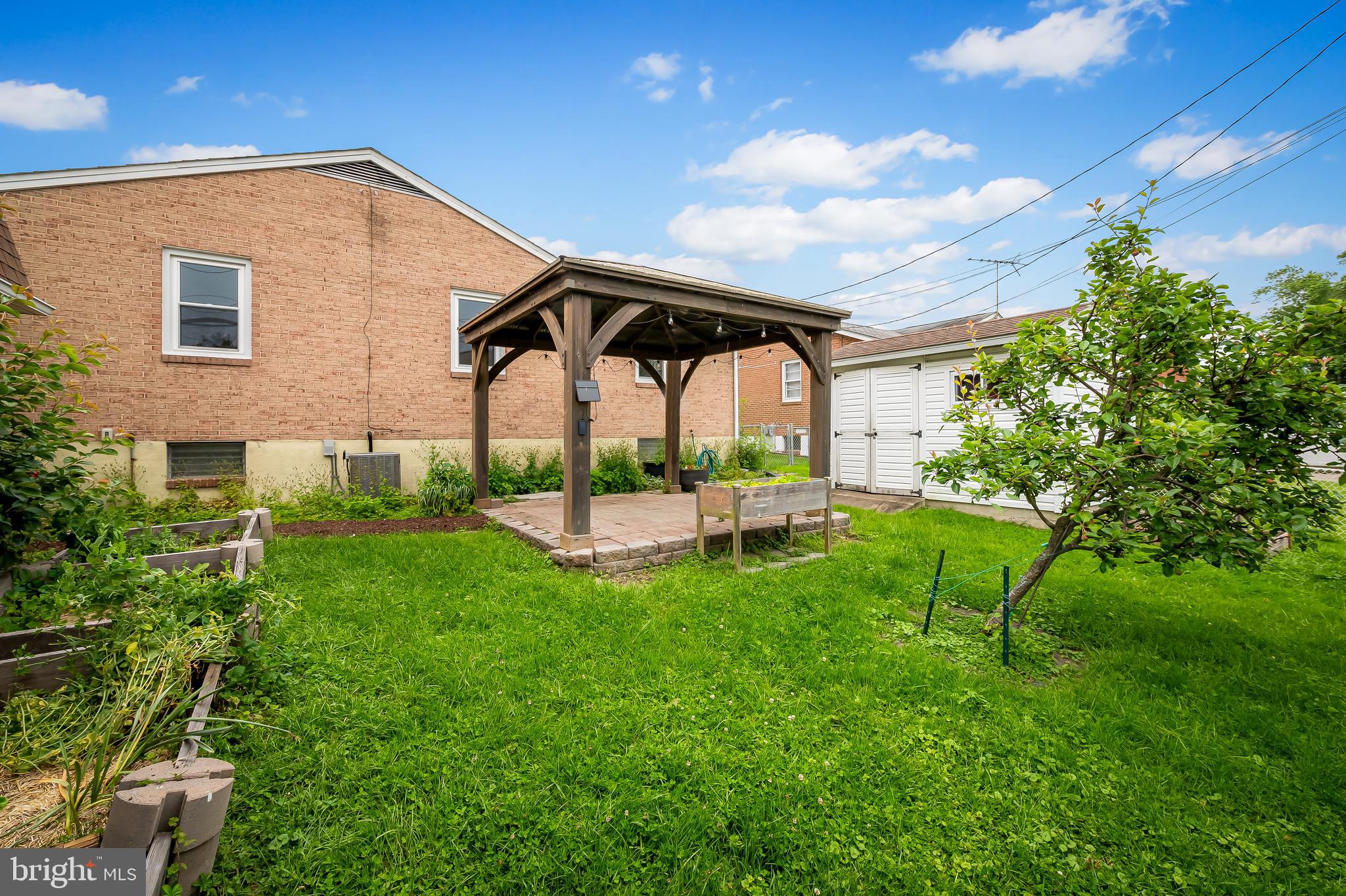 LILLIAN ESTATES - Residential