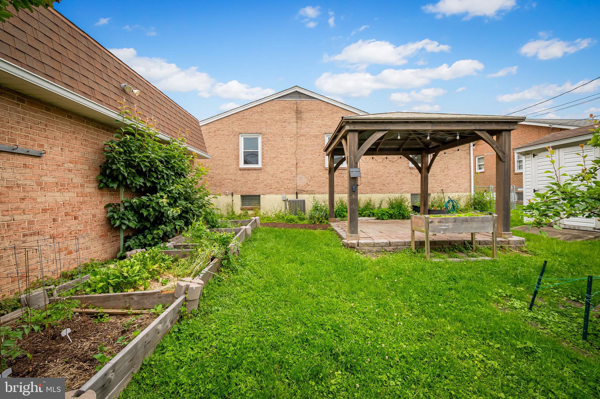 LILLIAN ESTATES - Residential