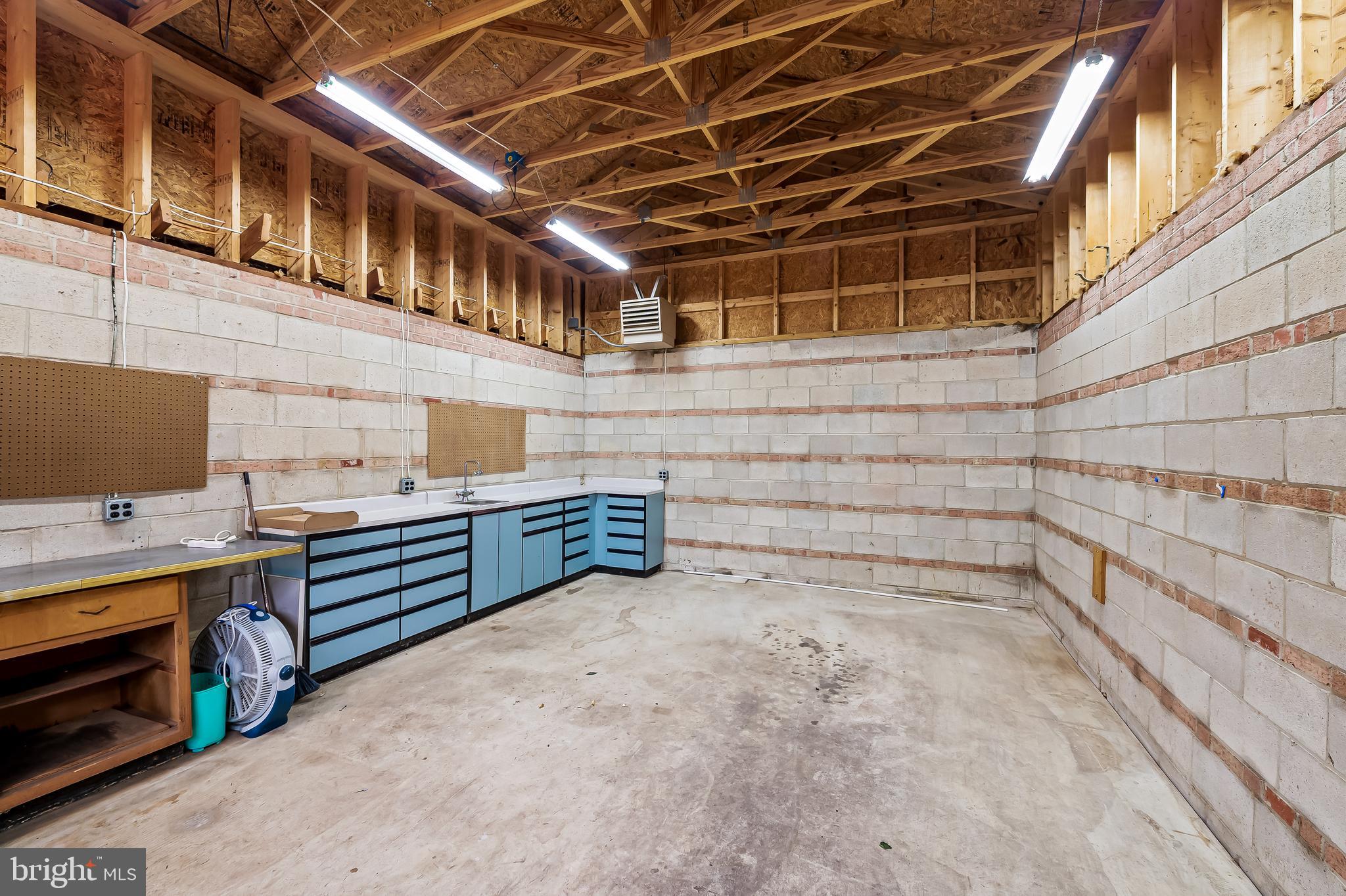 LILLIAN ESTATES - Residential