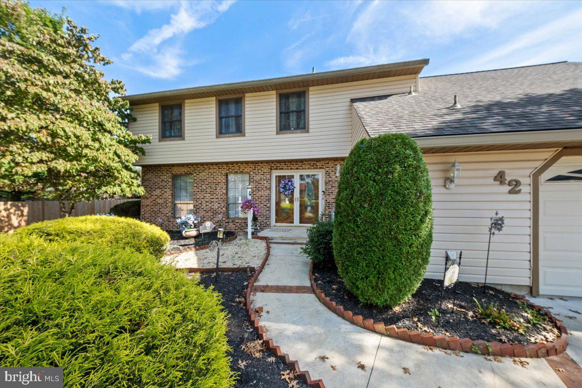 42 MEADOWRUE COURT