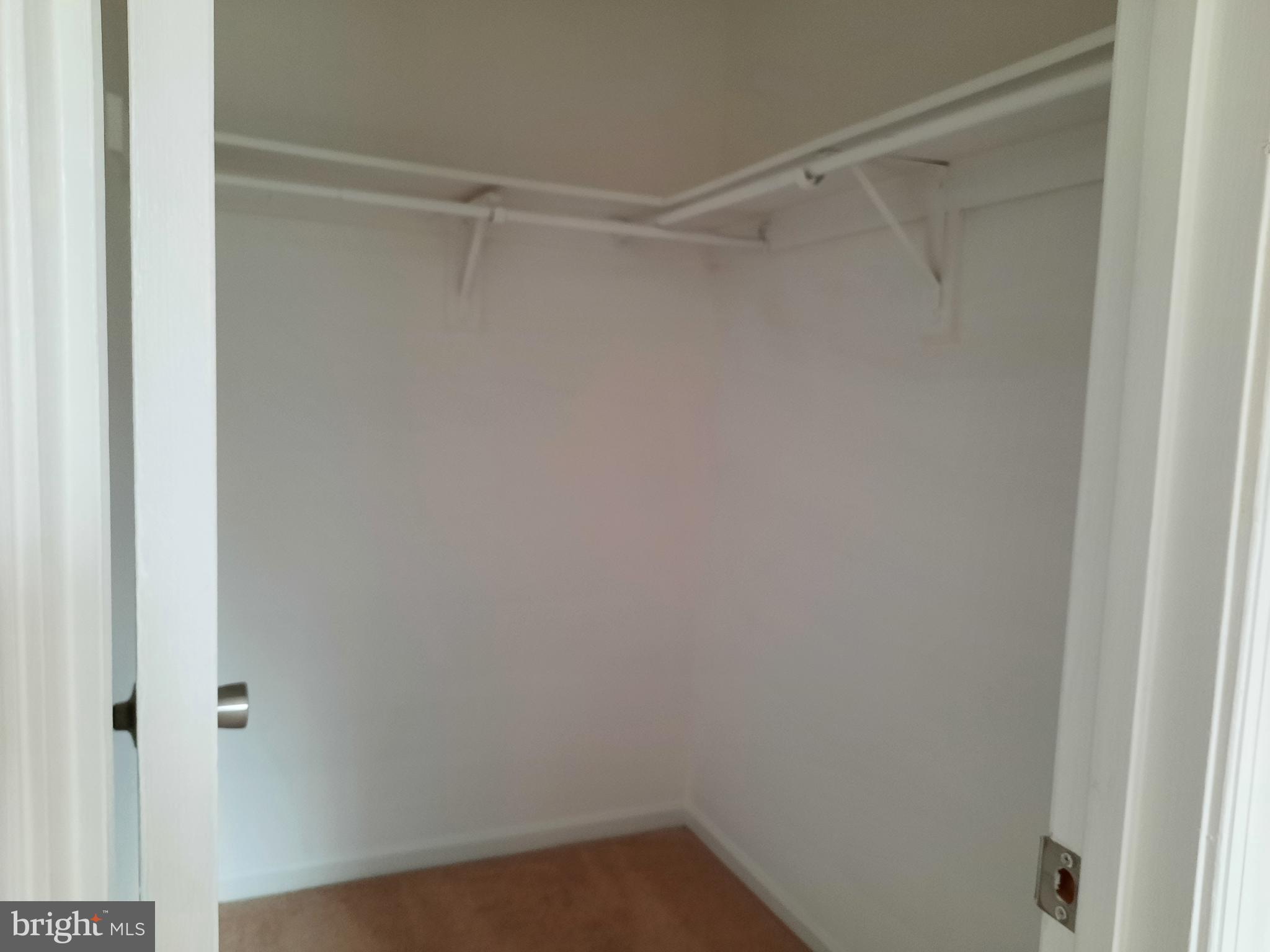 LONGSTREET COMMONS - Residential Lease