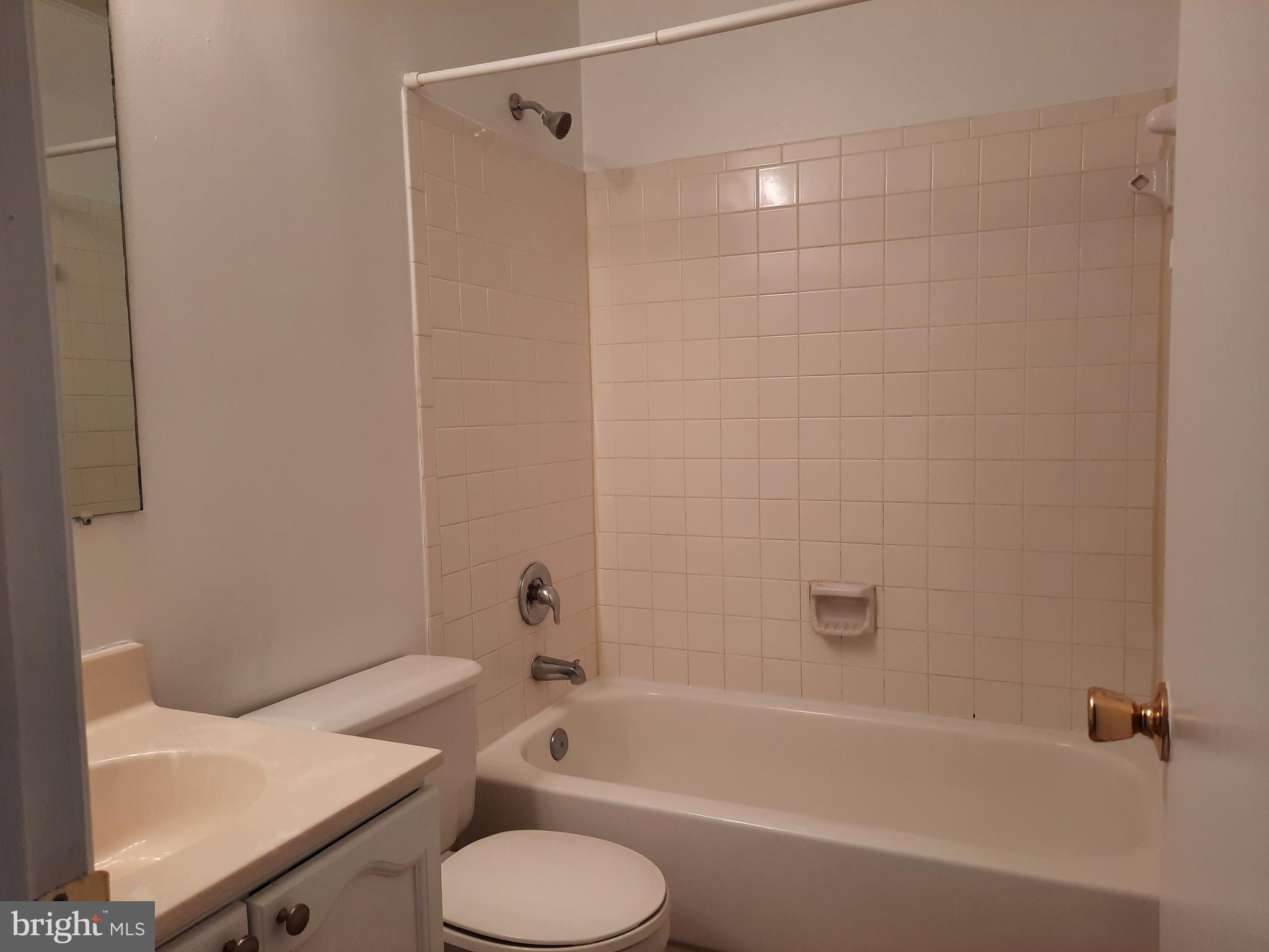 LONGSTREET COMMONS - Residential Lease