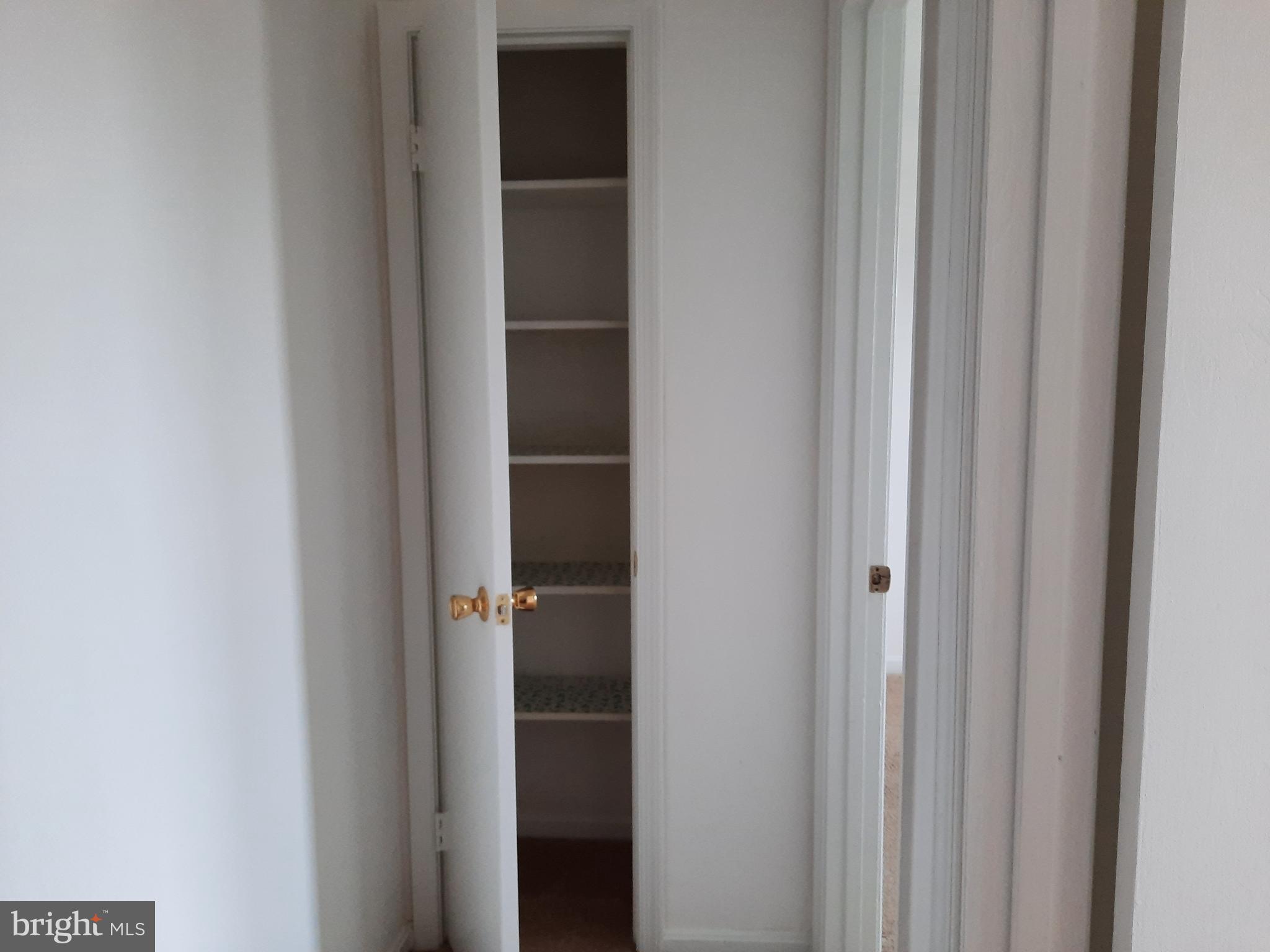 LONGSTREET COMMONS - Residential Lease