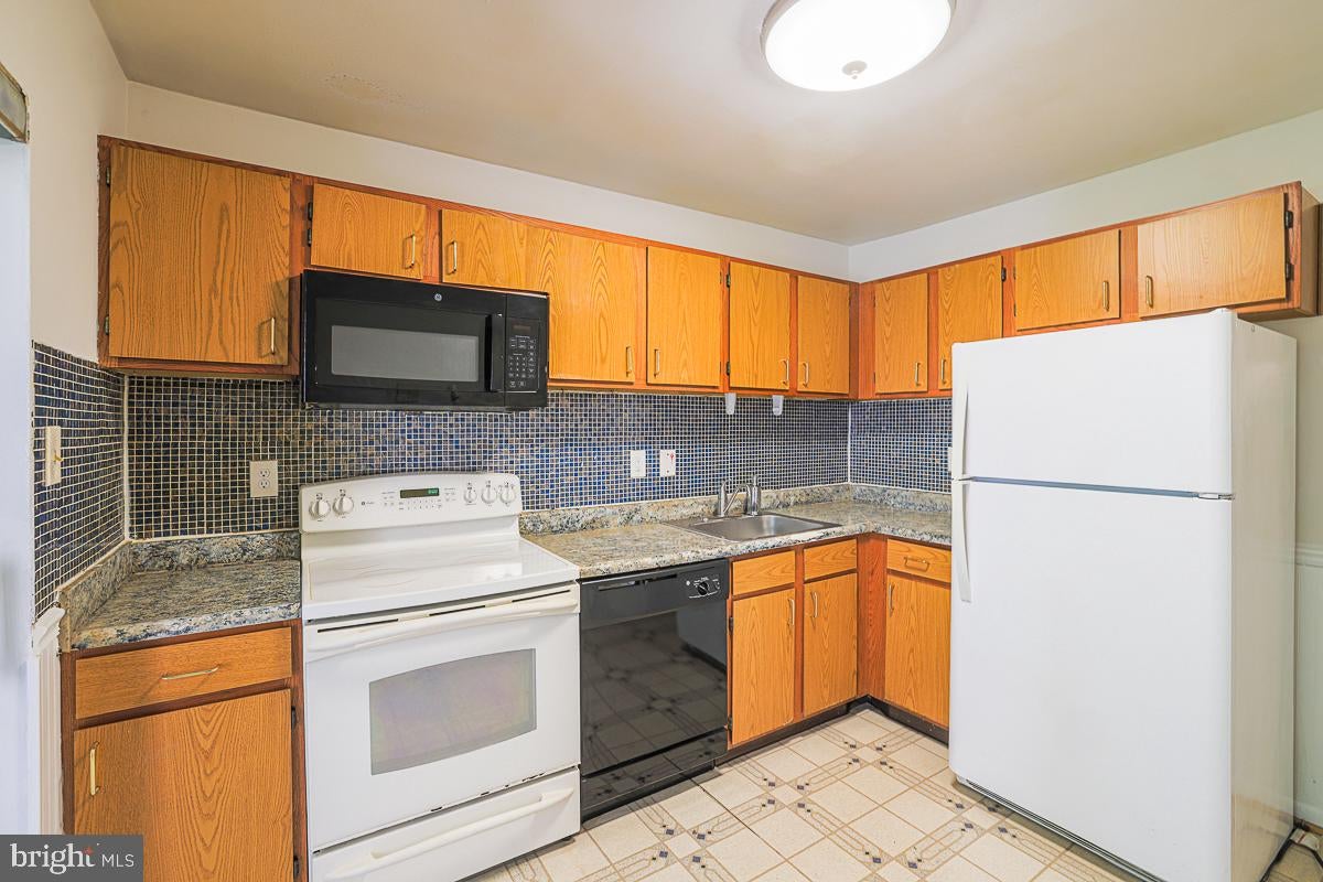17 JULIET LANE 102