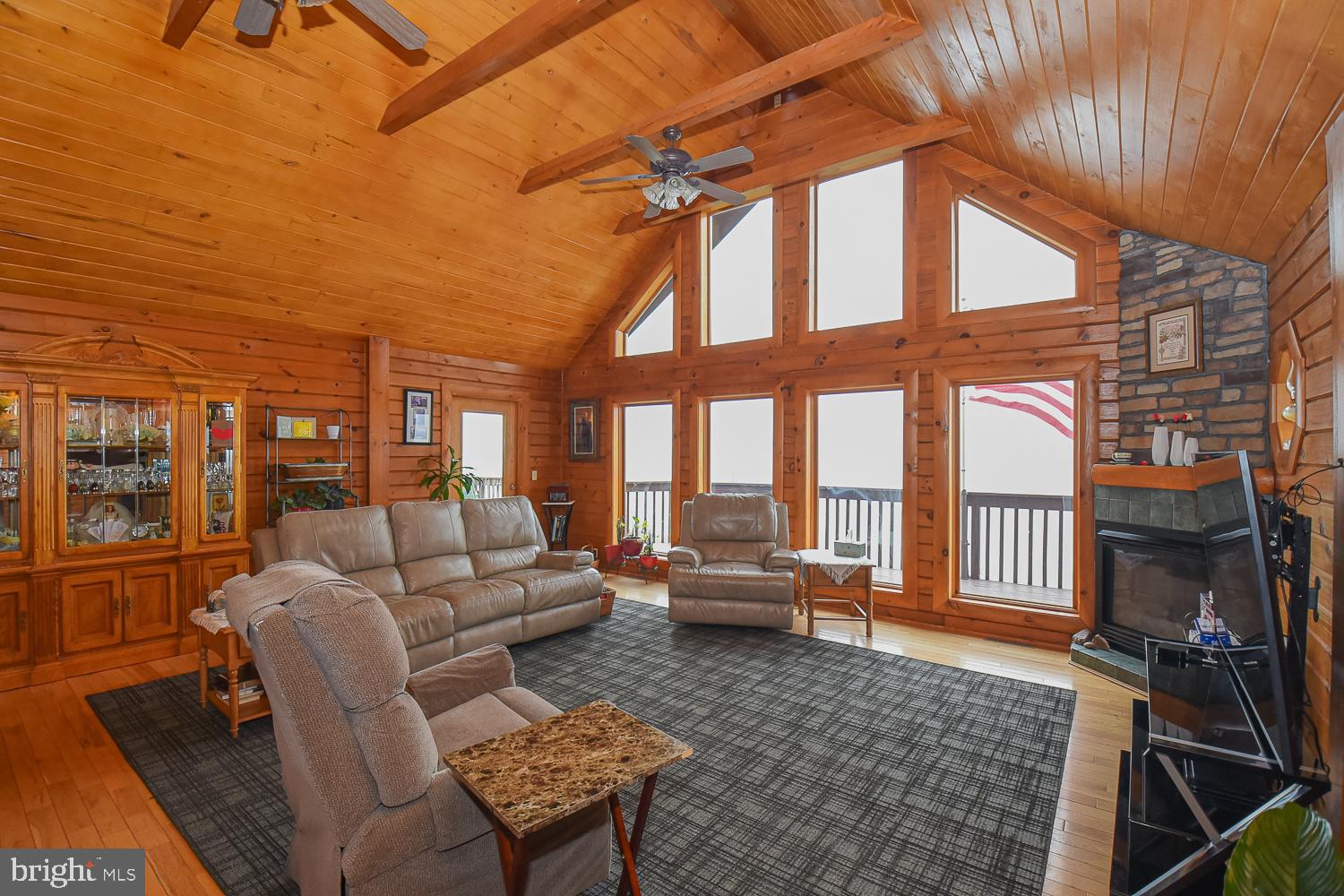 THE PINNACLE - Residential